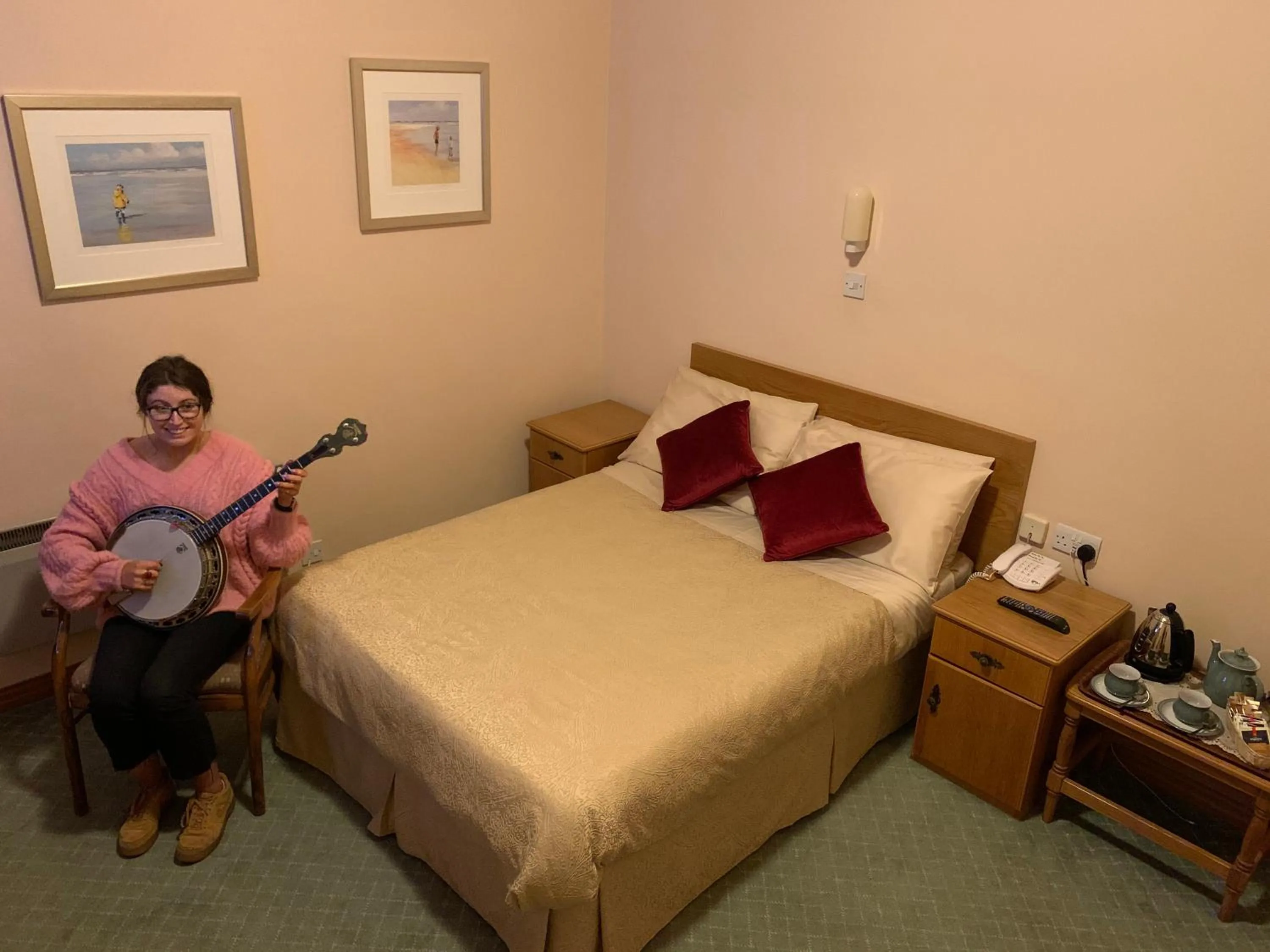Photo of the whole room, Bed in Rathbaun Hotel