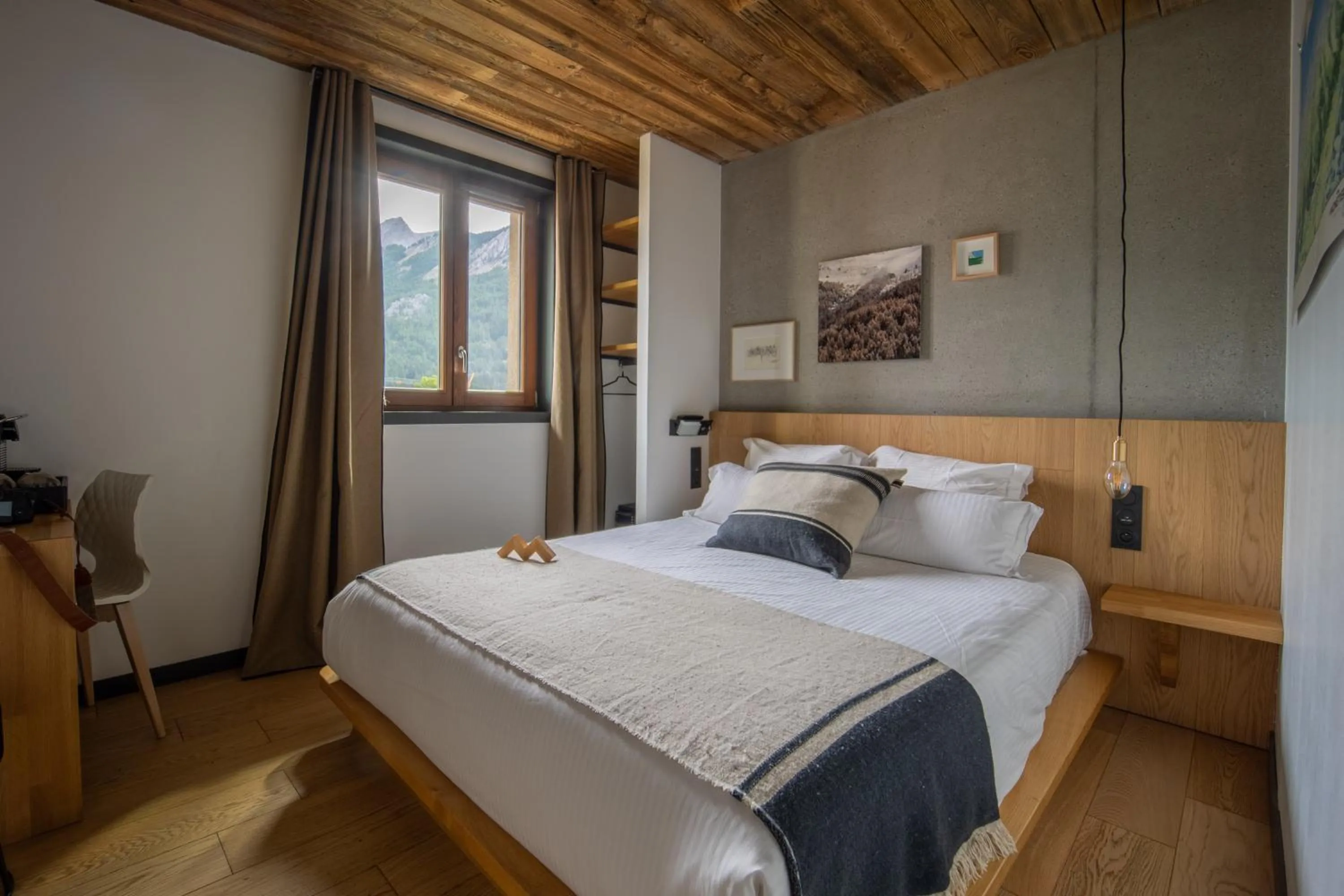 Bed in Hôtel Restaurant Le Monêtier