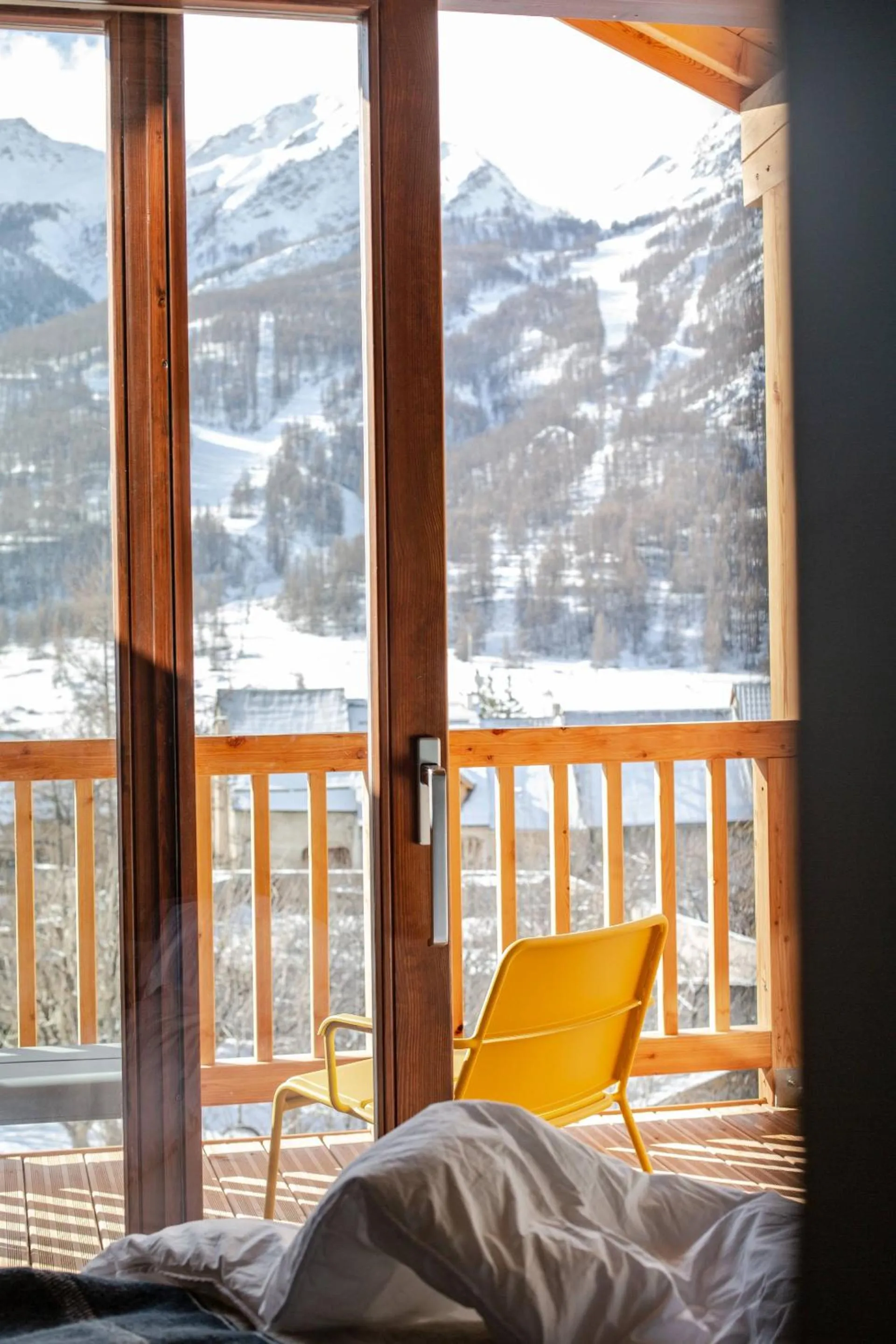 Balcony/Terrace, Bed in Hôtel Restaurant Le Monêtier