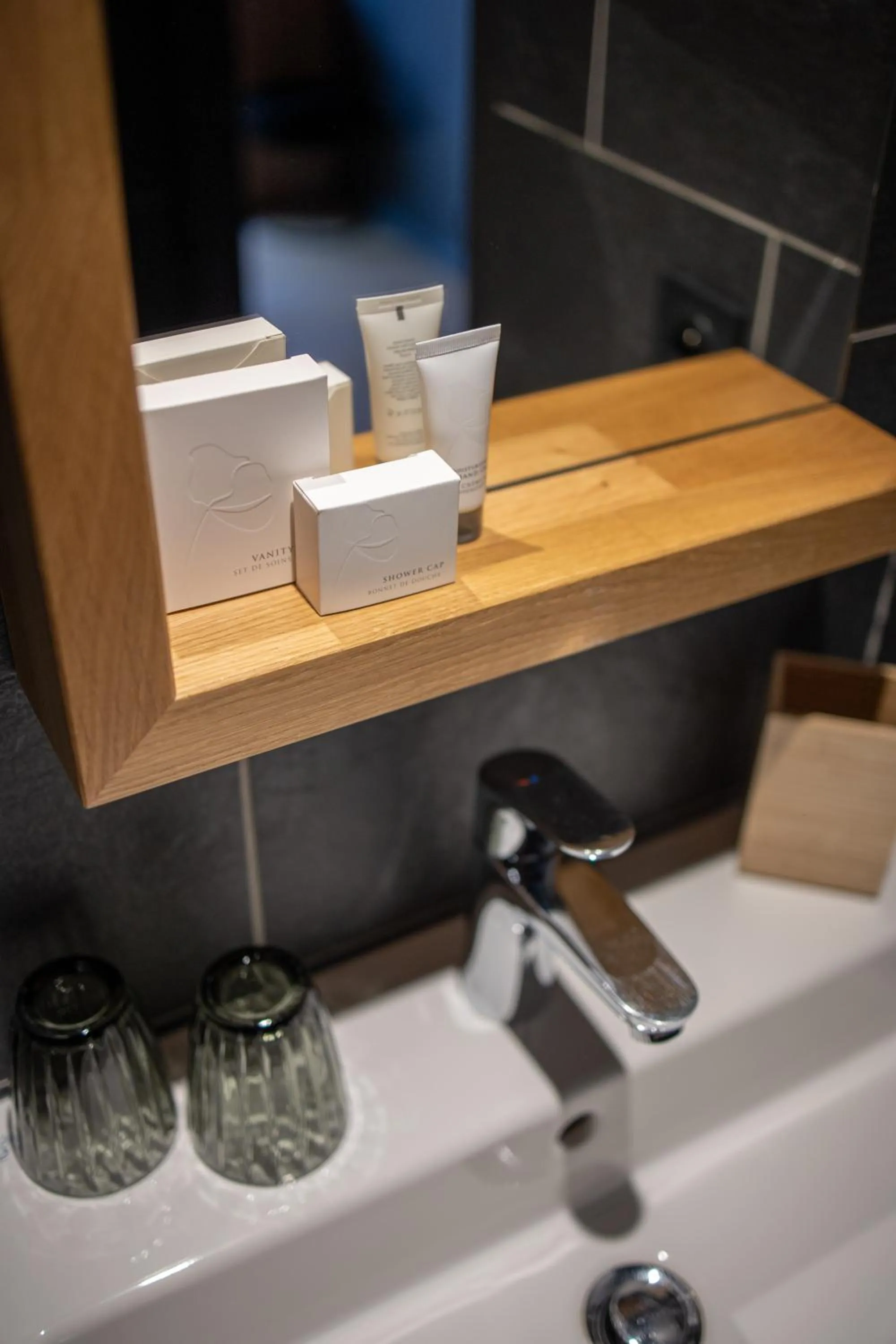 Bathroom in Hôtel Restaurant Le Monêtier