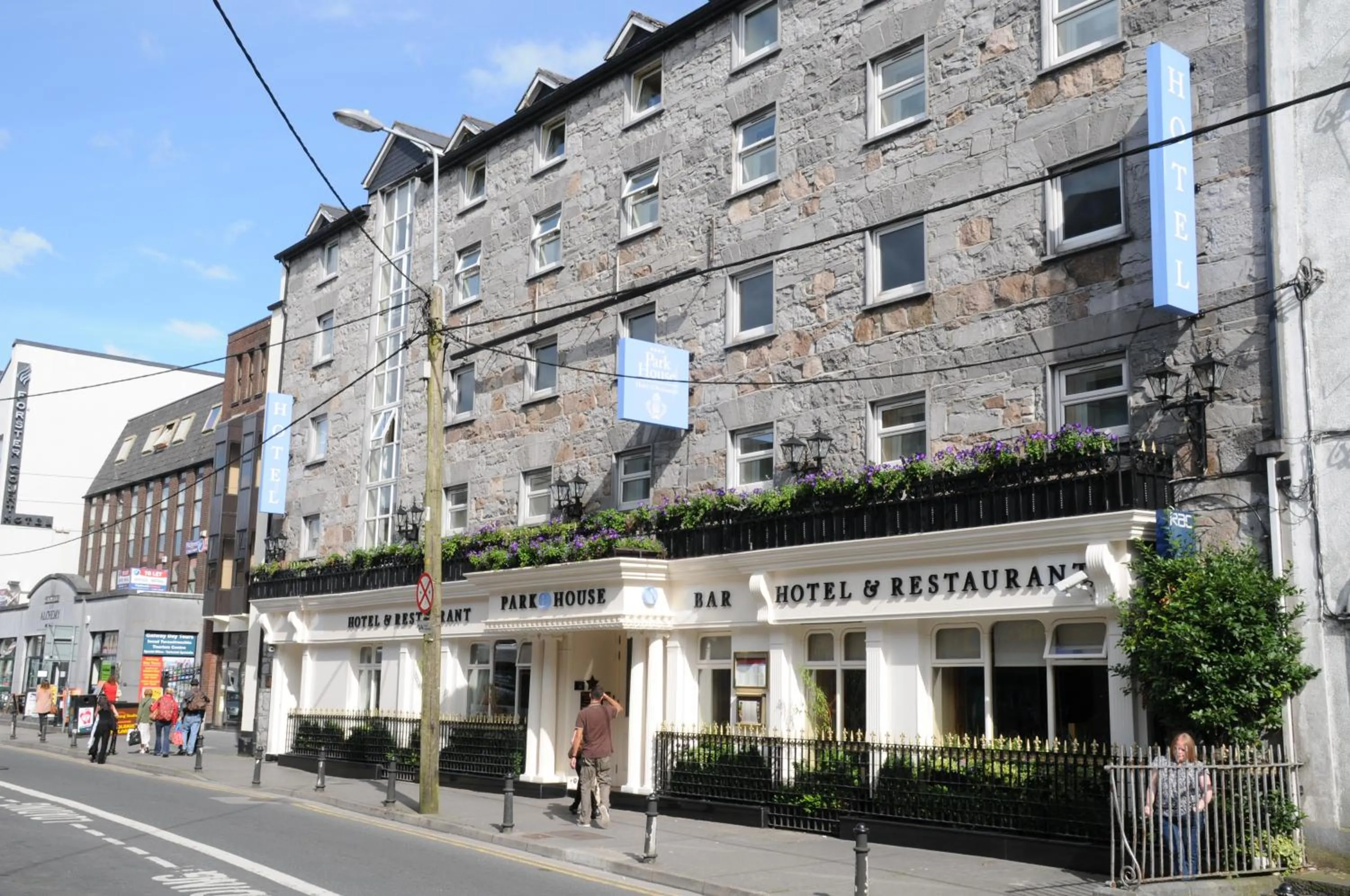 Facade/entrance in Park House Hotel