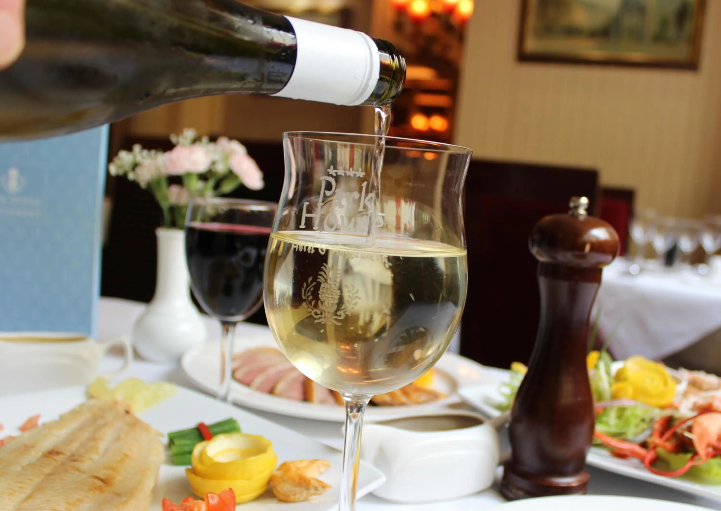 Restaurant/places to eat in Park House Hotel