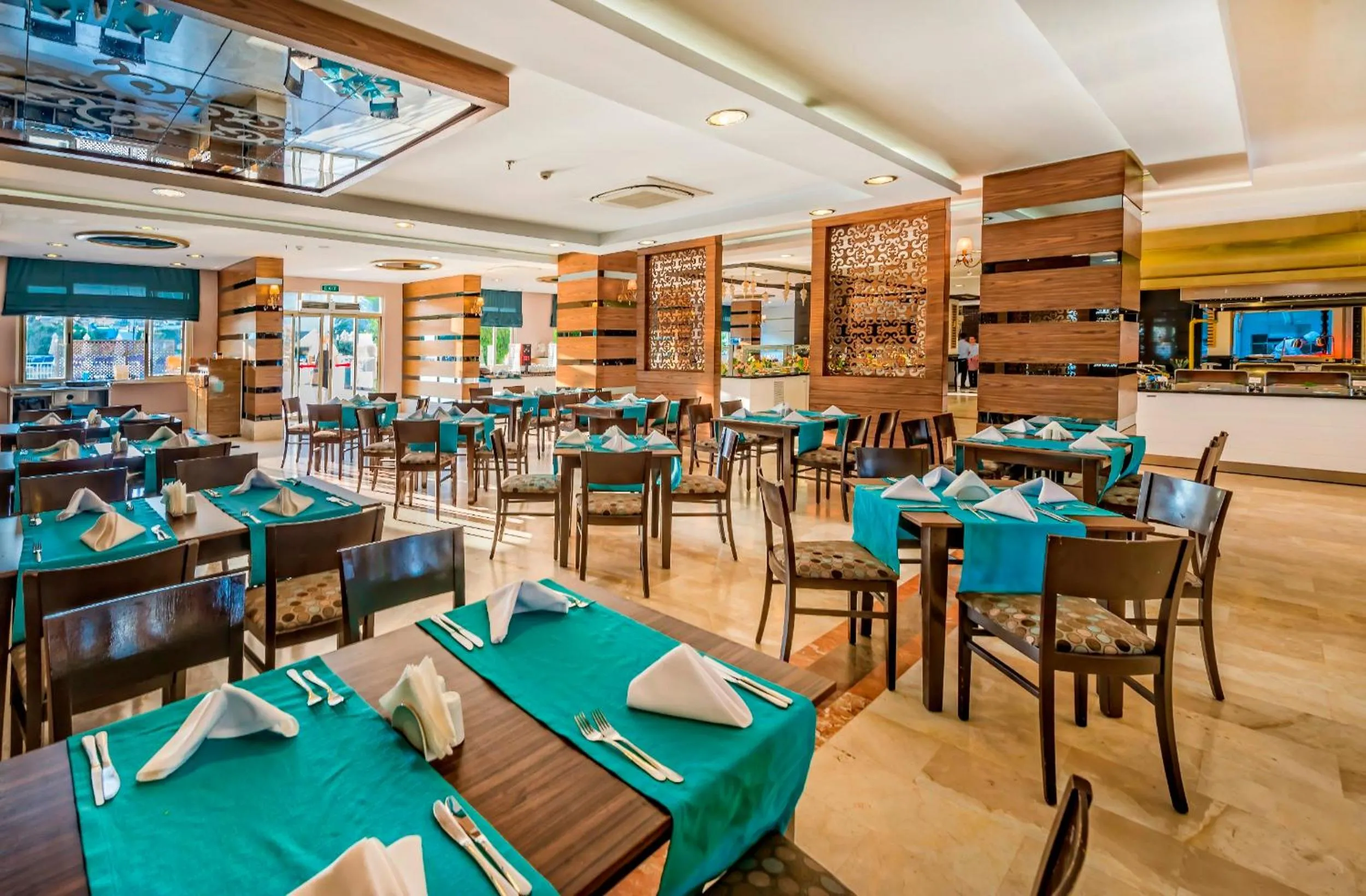 Restaurant/places to eat in Serenis Hotel