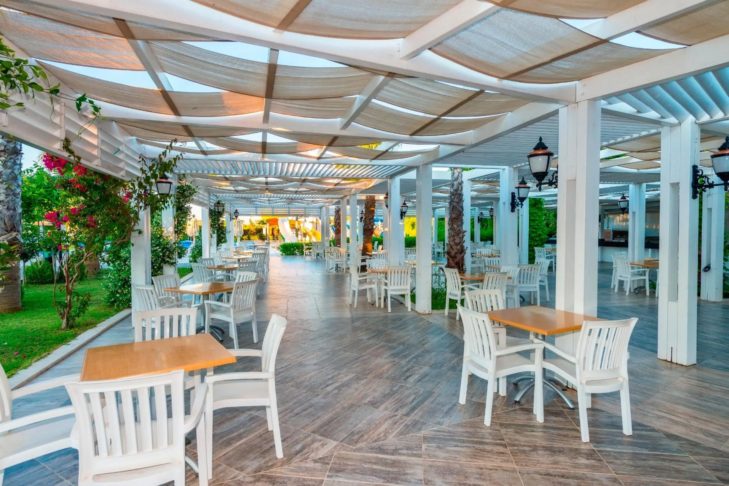 Restaurant/places to eat in Serenis Hotel