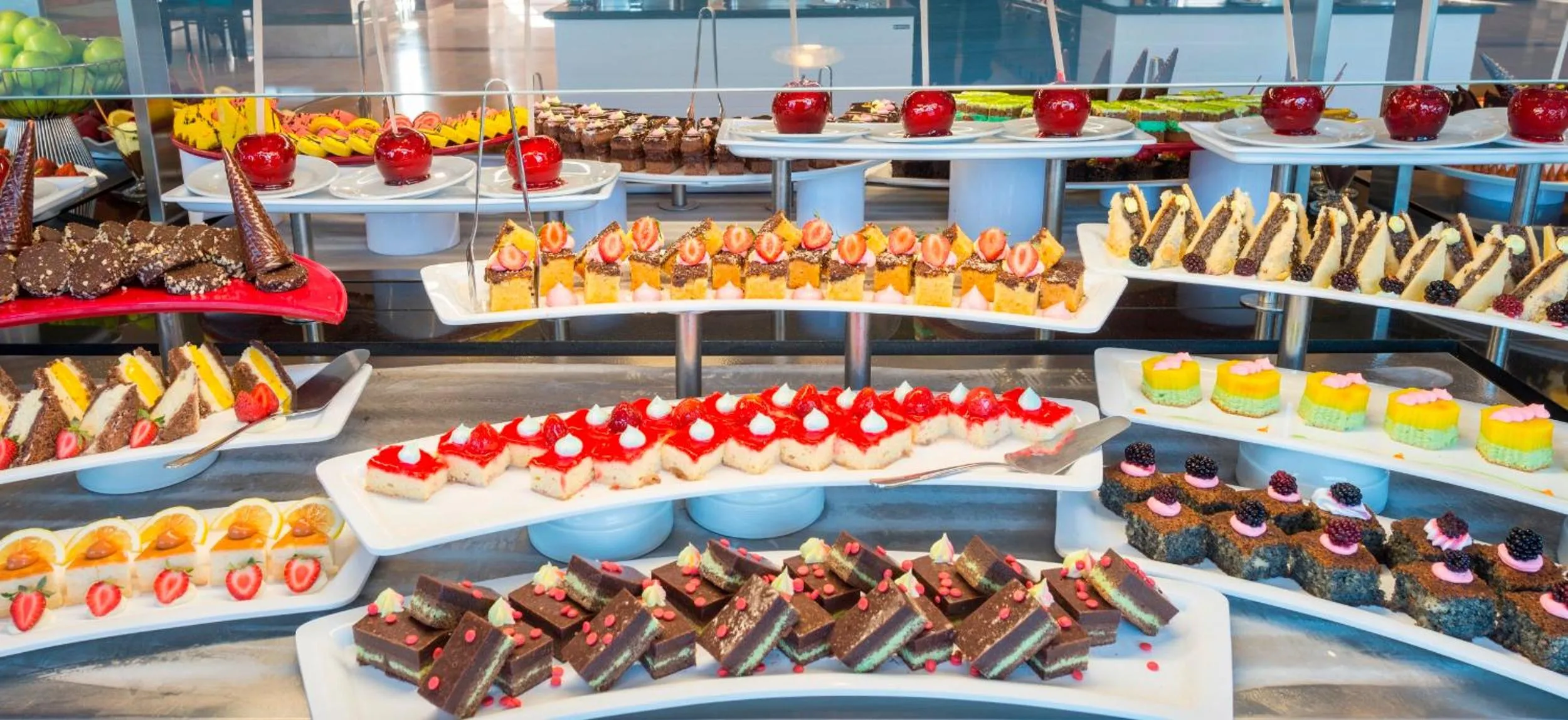 Food and drinks in Serenis Hotel
