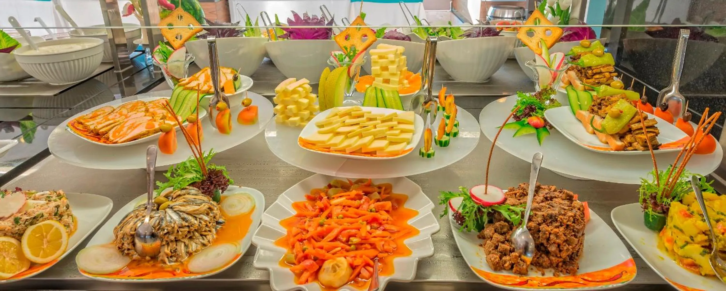 Food and drinks in Serenis Hotel