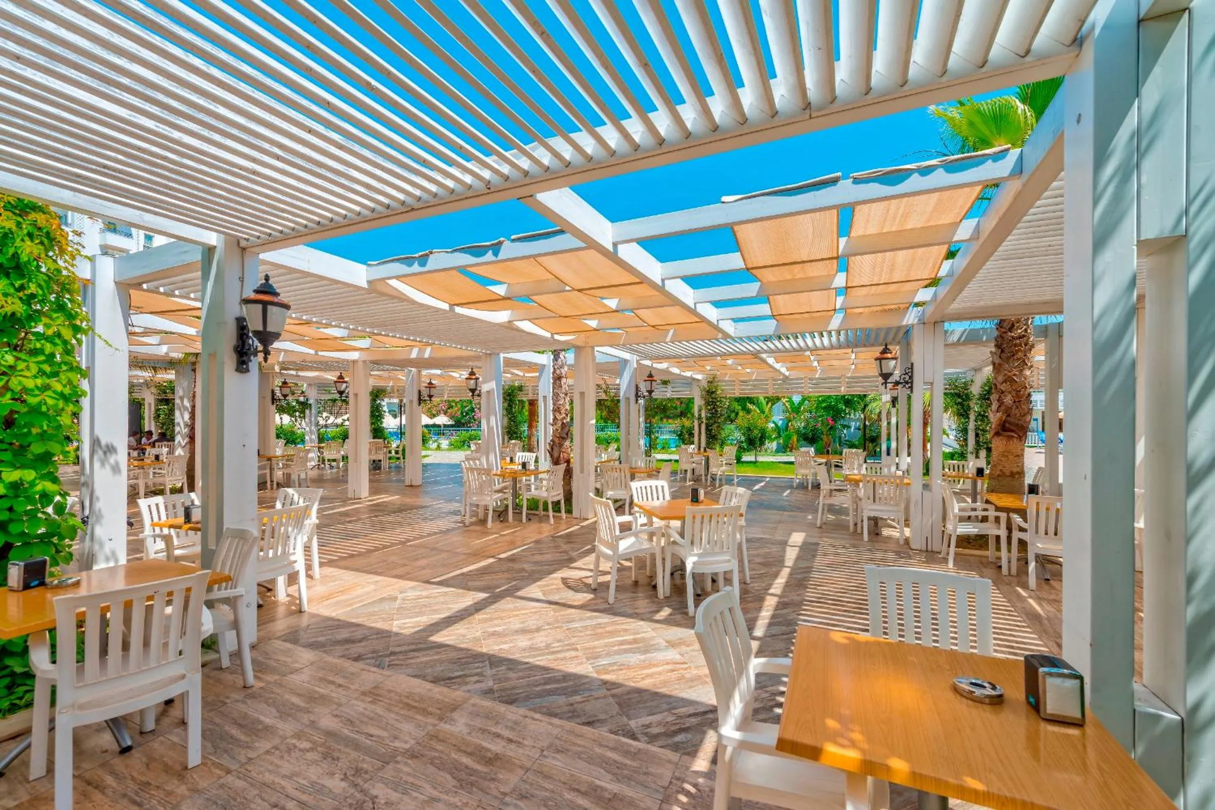 Restaurant/places to eat in Serenis Hotel
