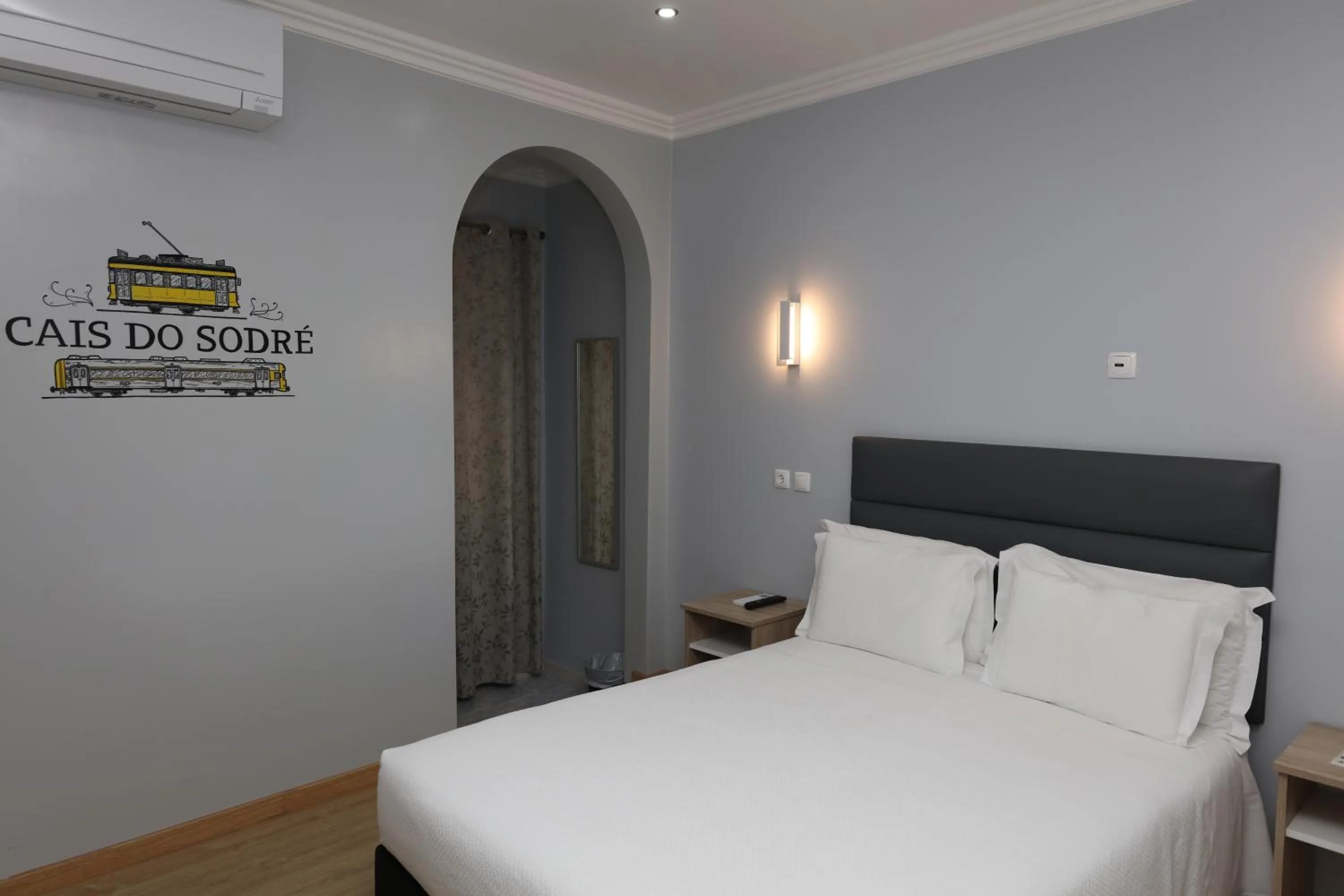 Decorative detail, Bed in O Elétrico Guesthouse