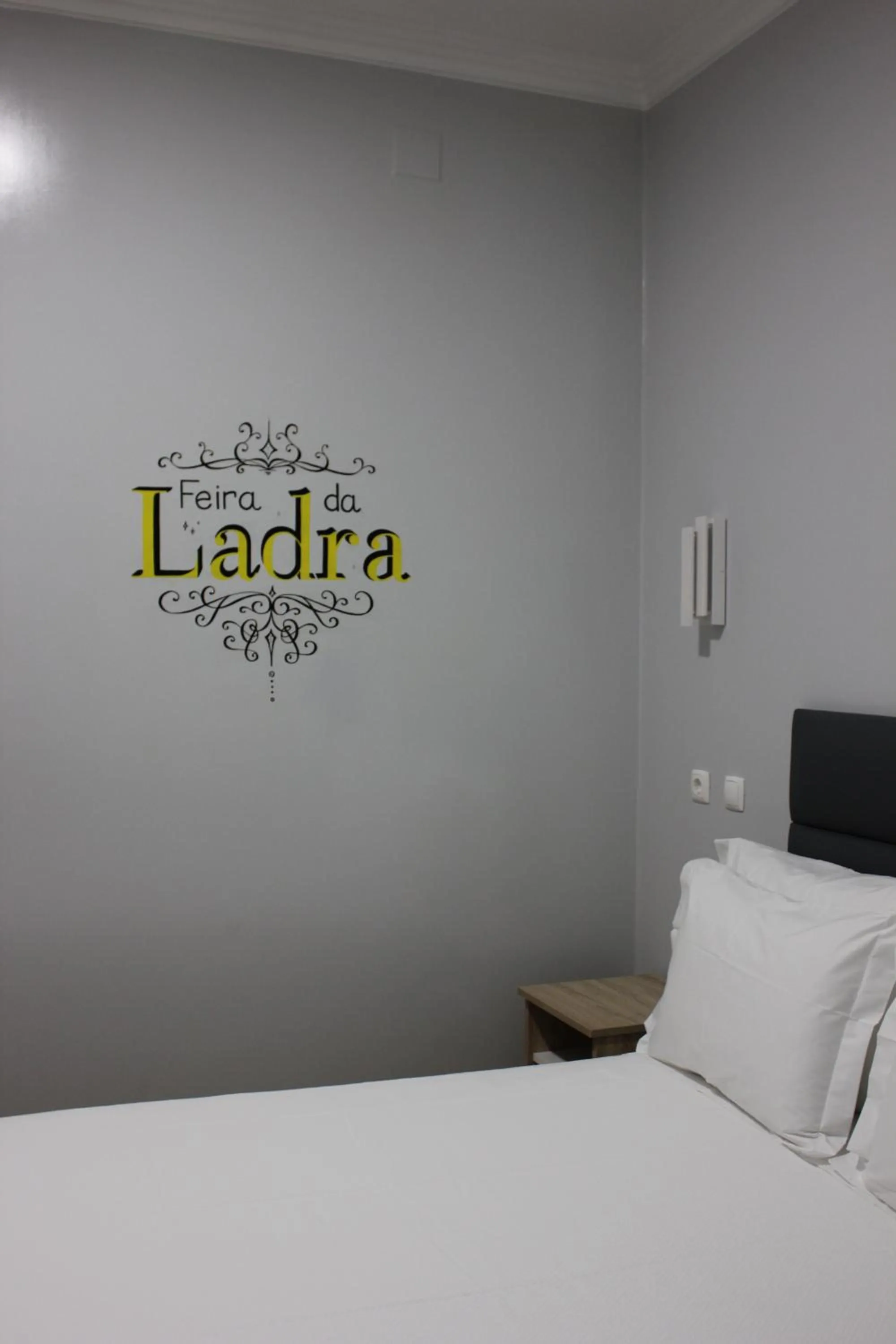 Decorative detail, Bed in O Elétrico Guesthouse