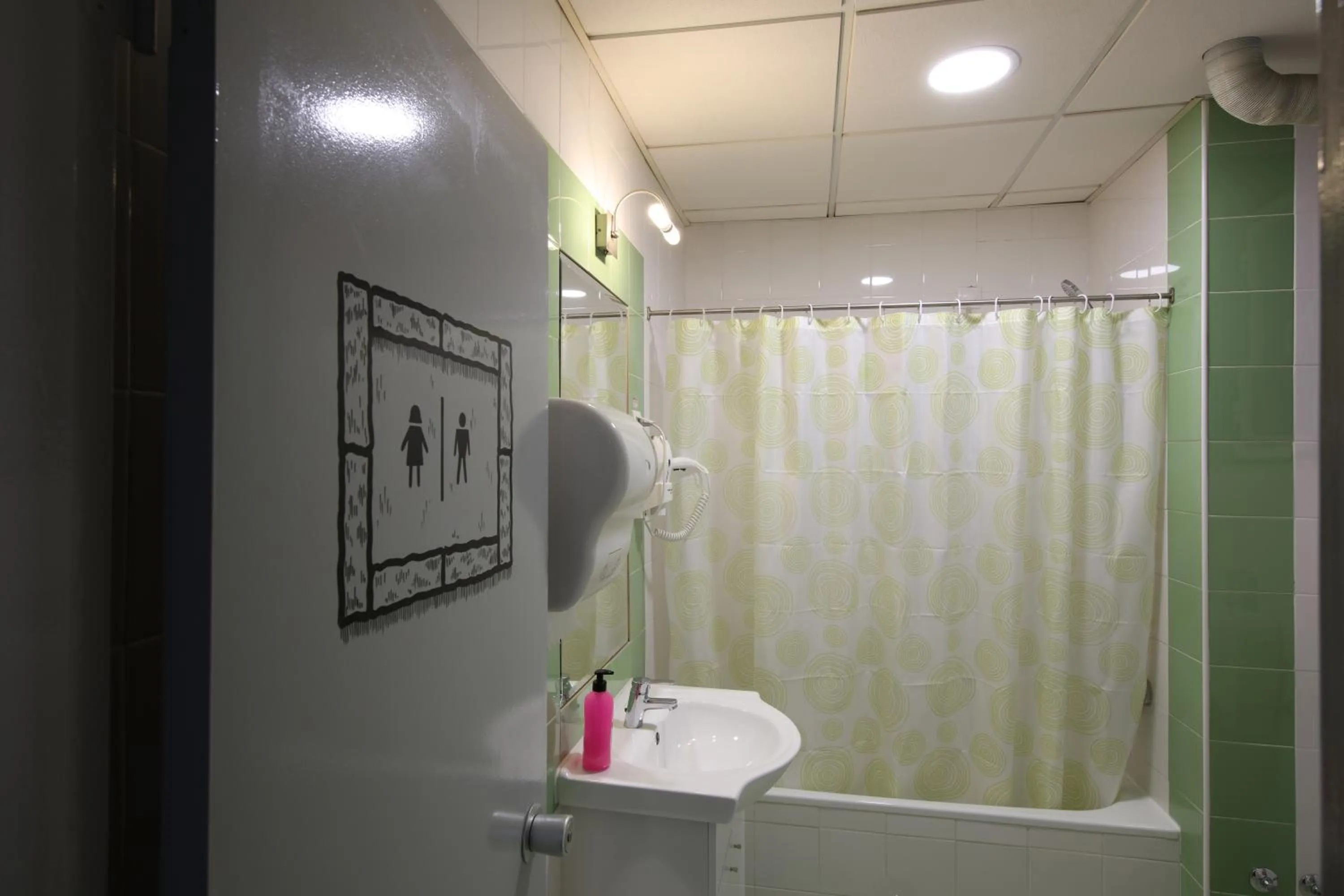 Bathroom in O Elétrico Guesthouse