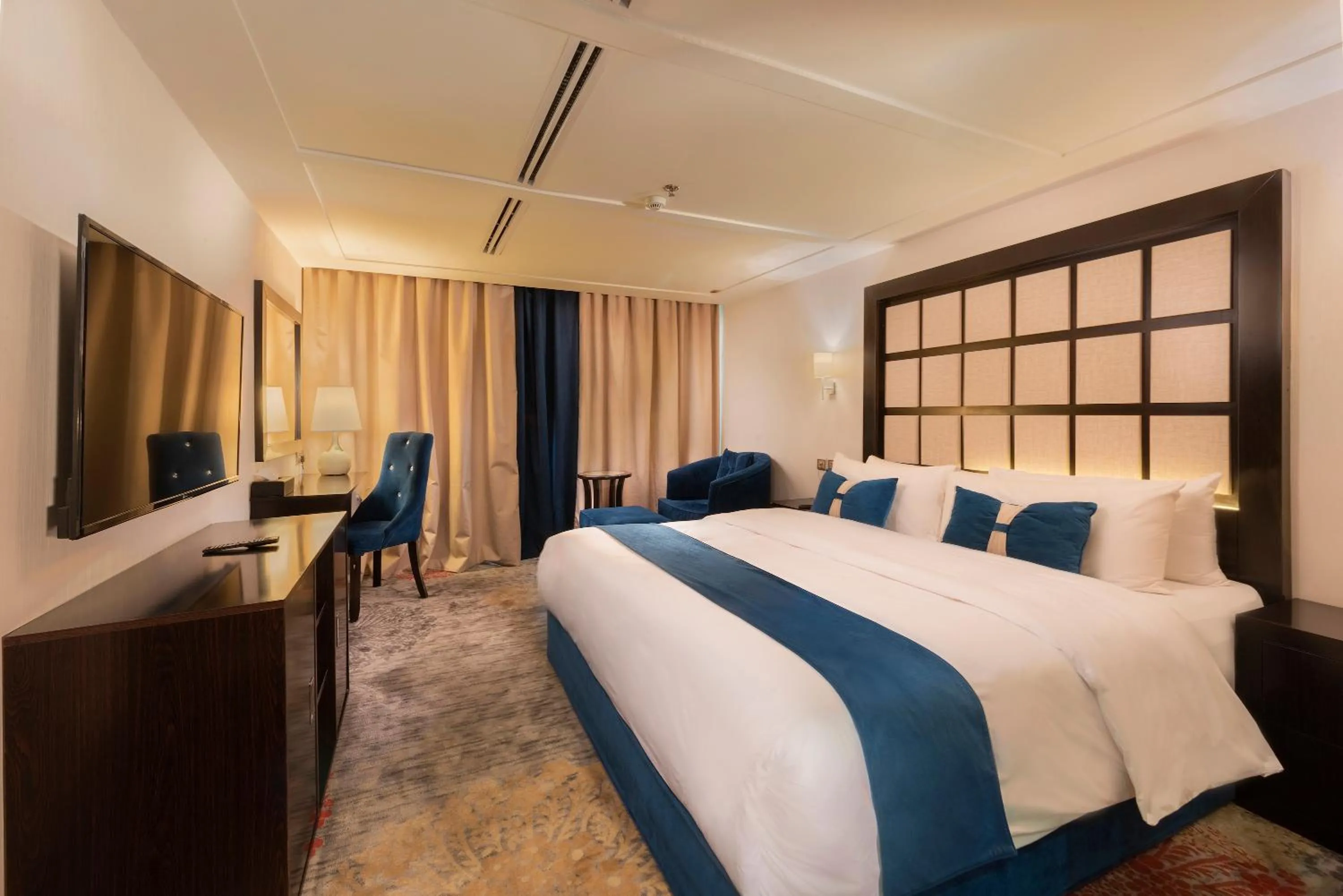 Photo of the whole room, Bed in Blue inn Boutique