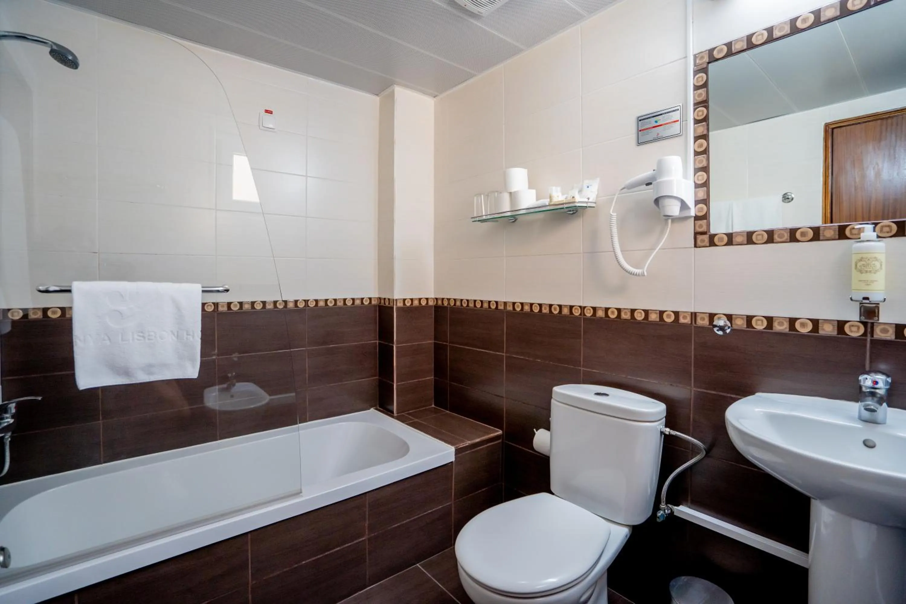 Bathroom in Dinya Lisbon Hotel