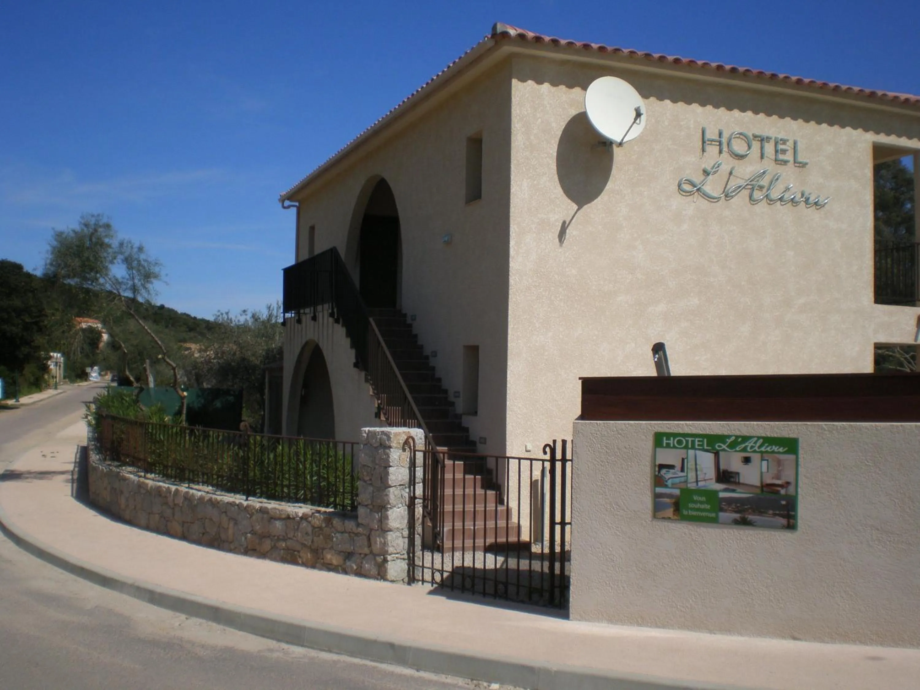 Property building in Hôtel l'Alivu