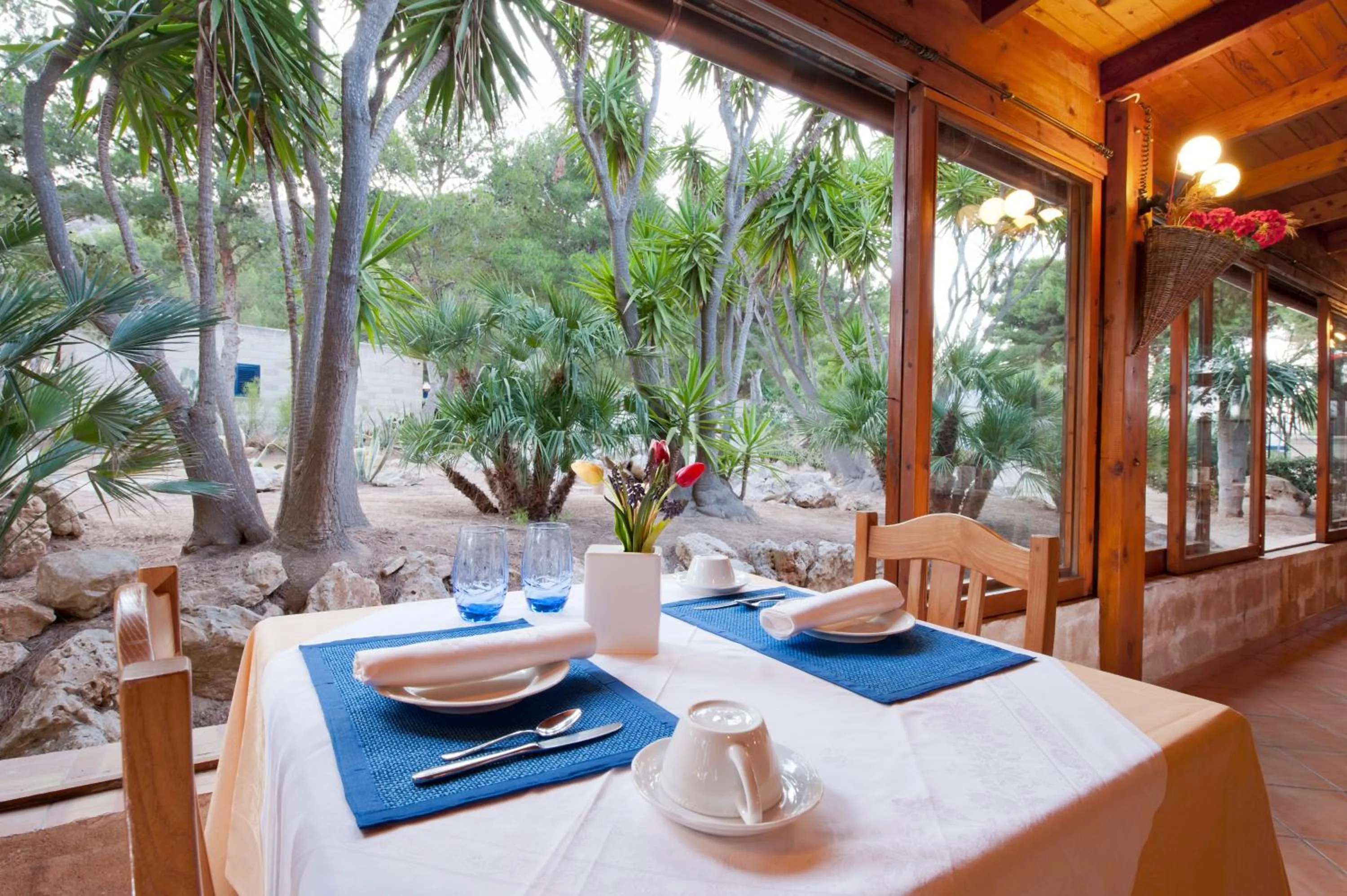 Restaurant/places to eat in Miramare Residence