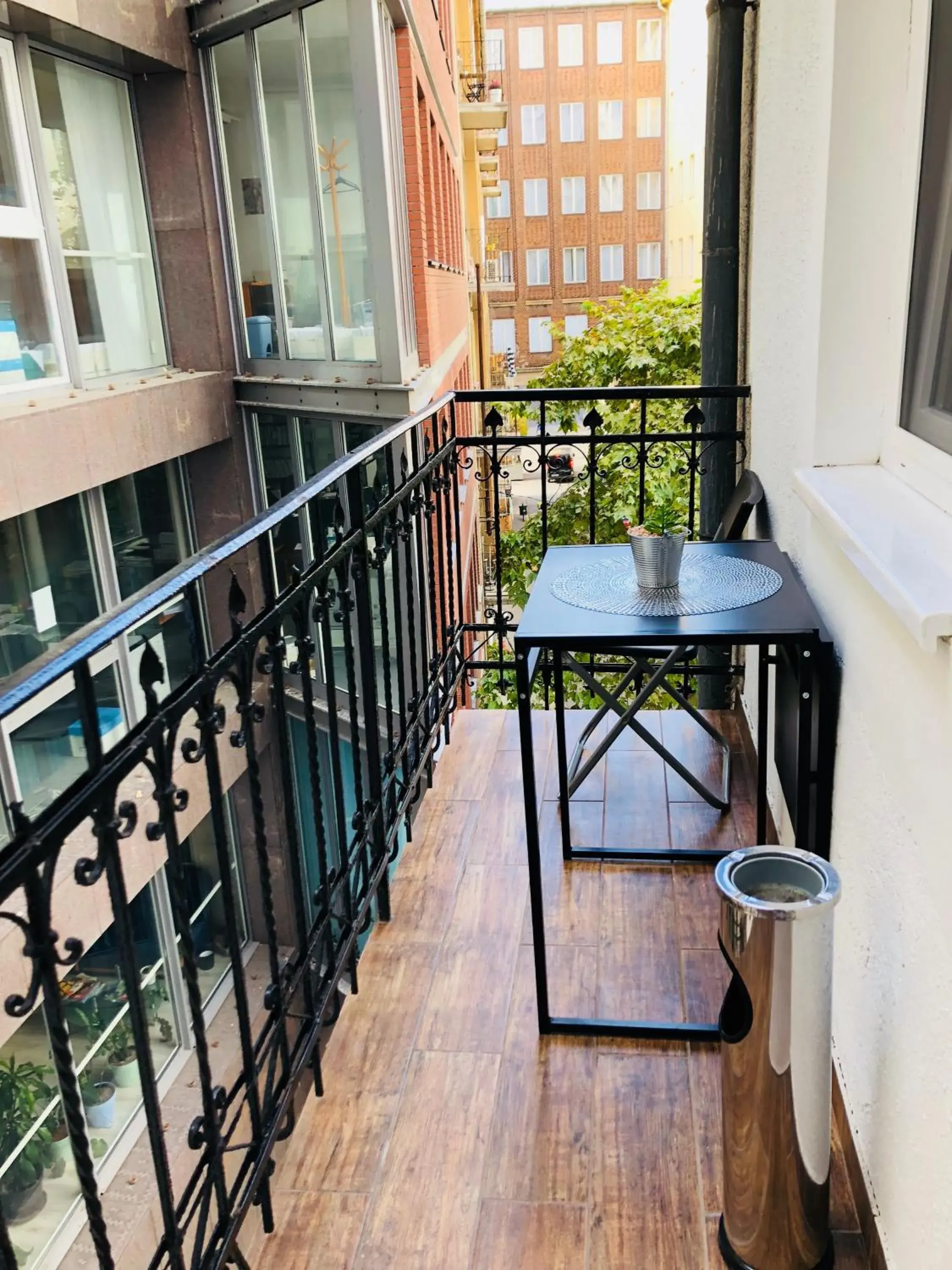 Deluxe Double Room with Private Bathroom and Balcony in Urban Rooms Deluxe Double Room with Private Bathroom and Balcony in Urban Rooms
