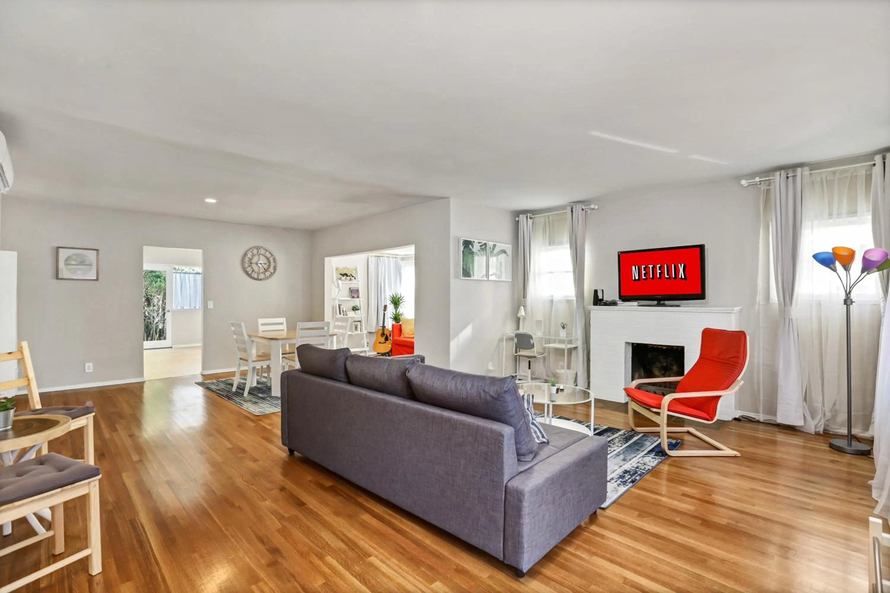 TV and multimedia in Long Beach House