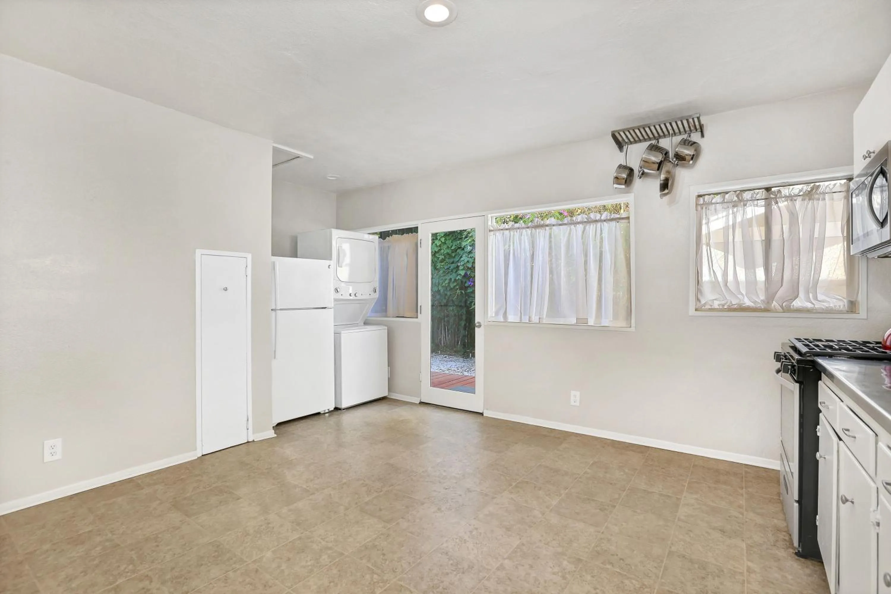 laundry in Long Beach House