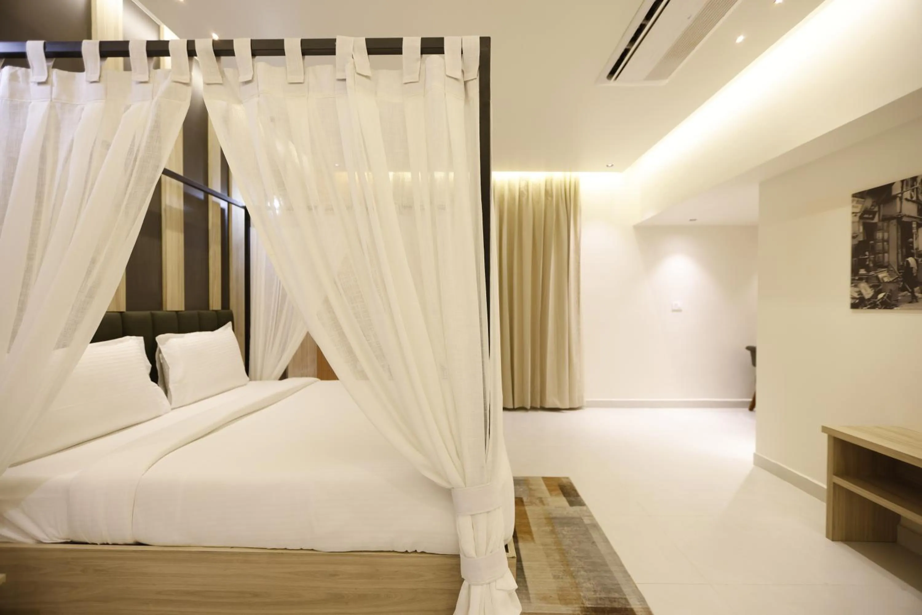 Bedroom, Bed in Pride Premier Solitaire