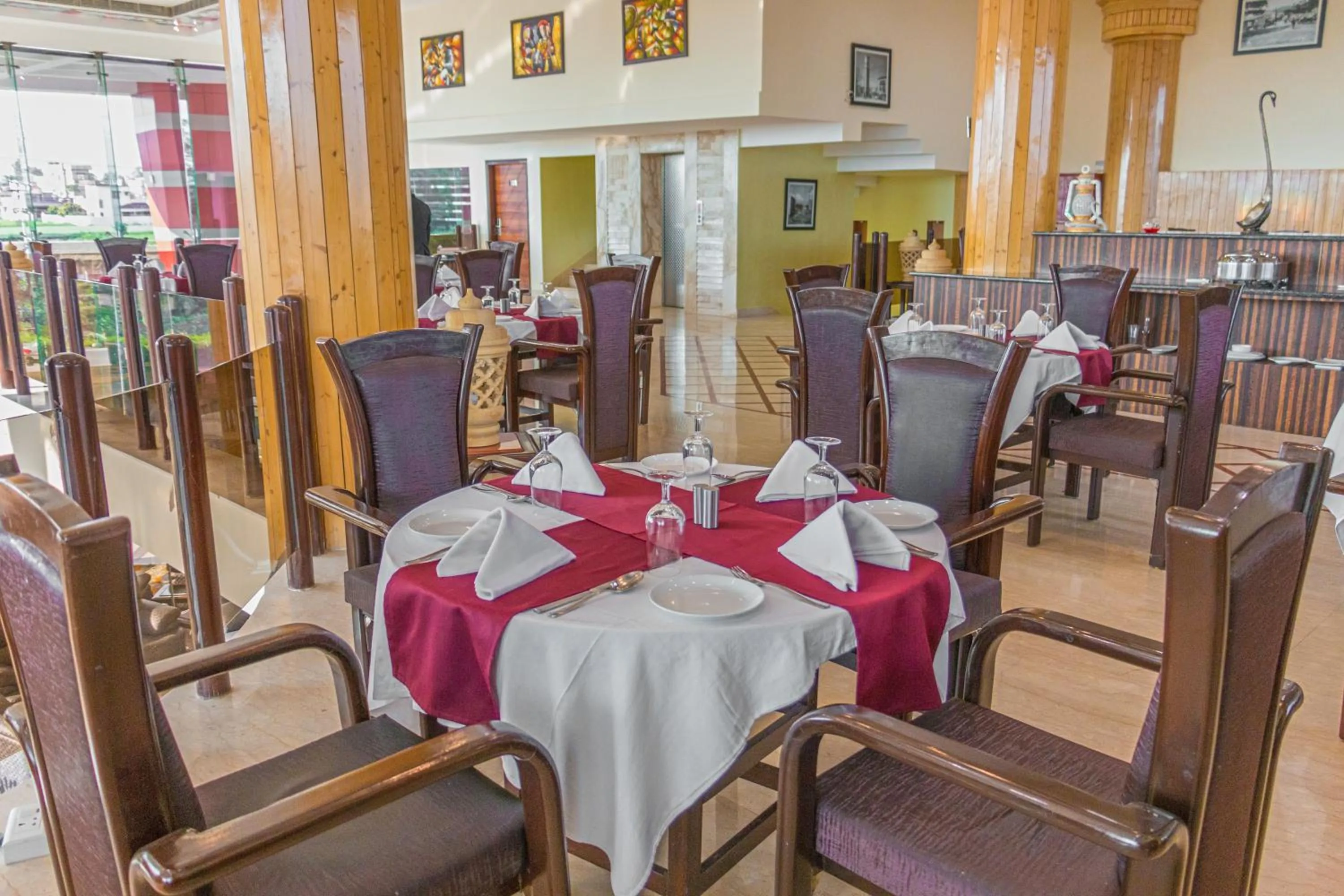 Restaurant/places to eat in Pride Premier Solitaire