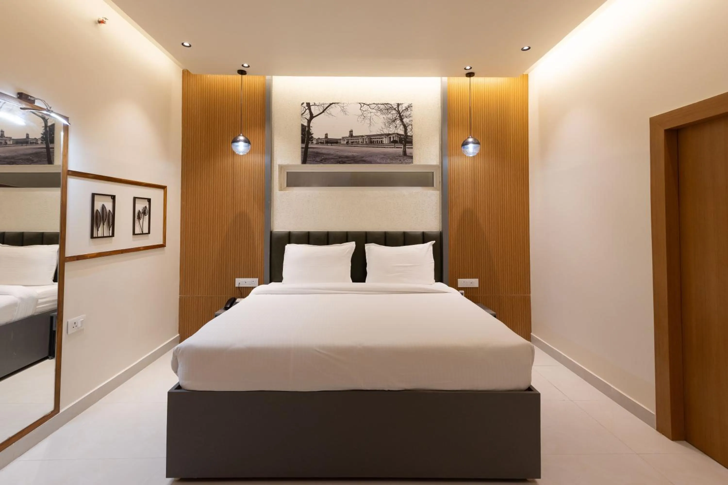 Bedroom, Bed in Pride Premier Solitaire