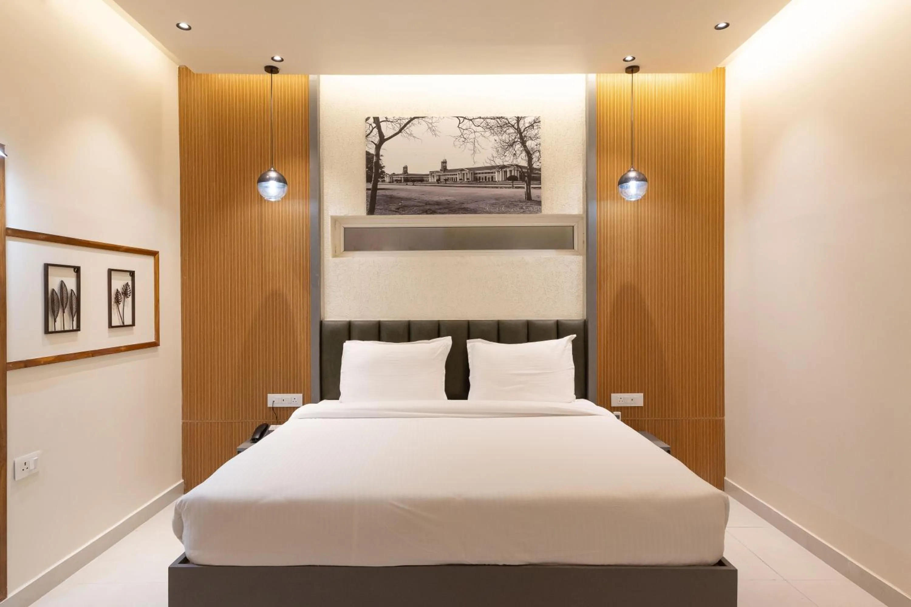 Bedroom, Bed in Pride Premier Solitaire