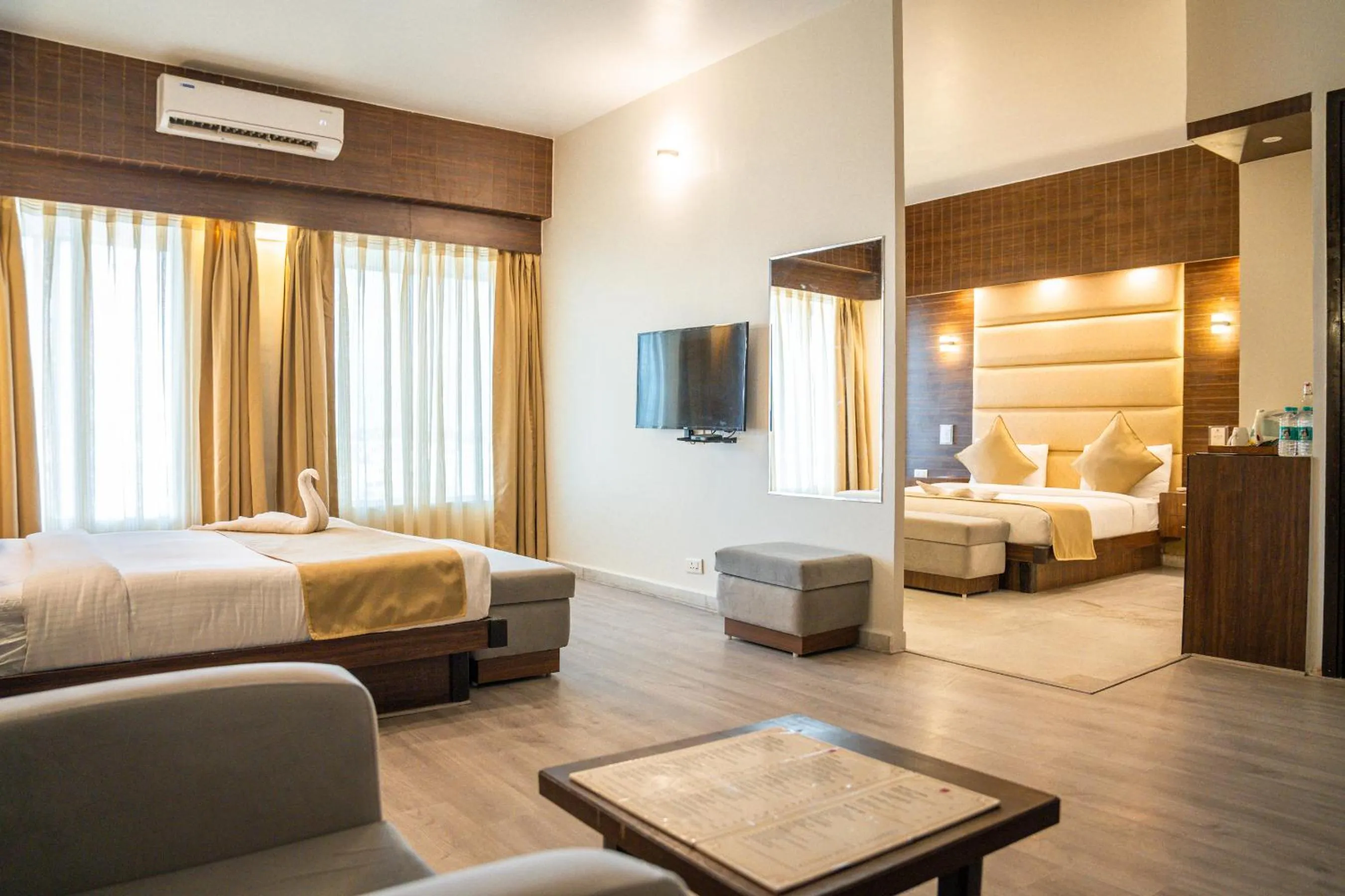 Bedroom, Bed in Pride Premier Solitaire