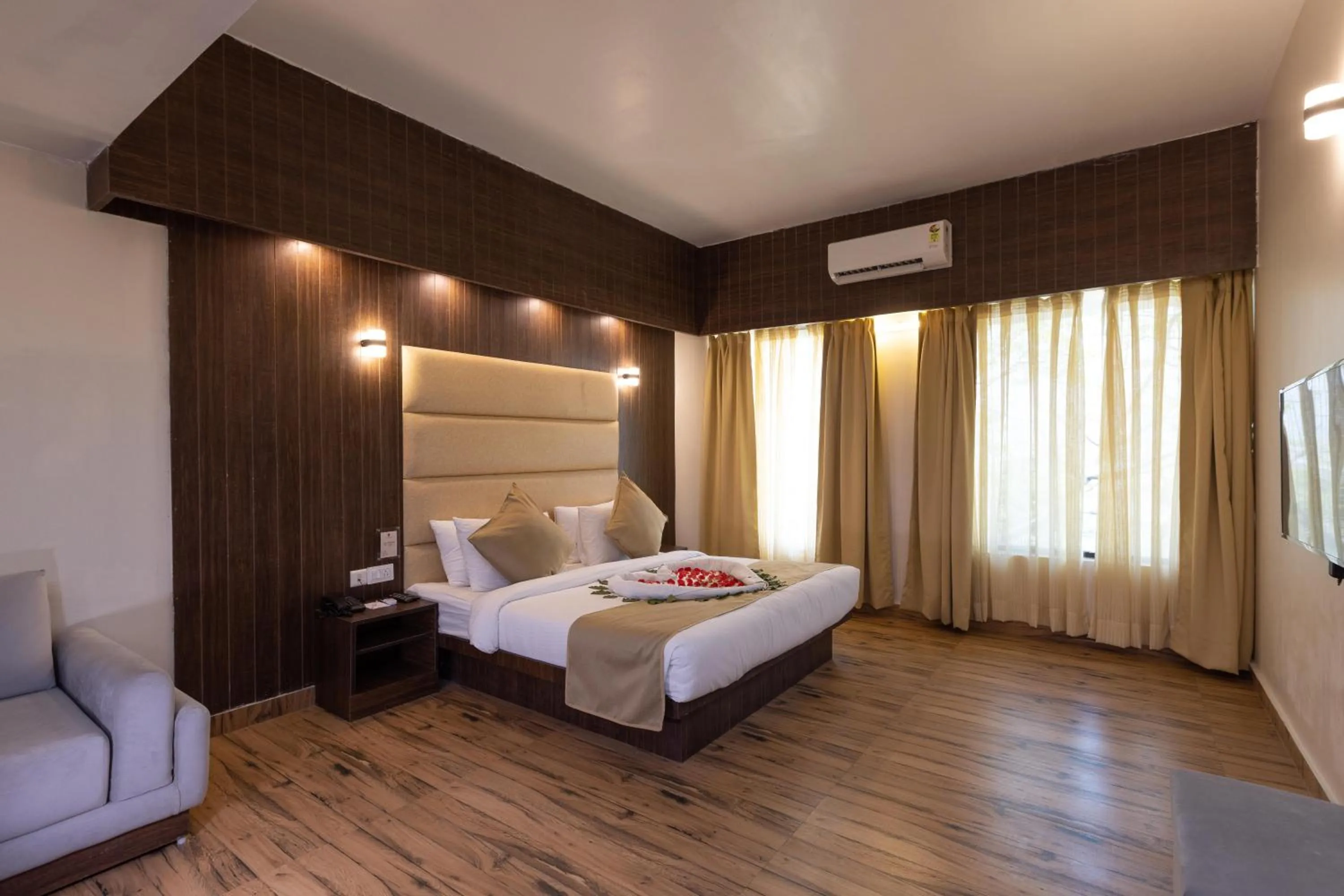 Living room, Bed in Pride Premier Solitaire