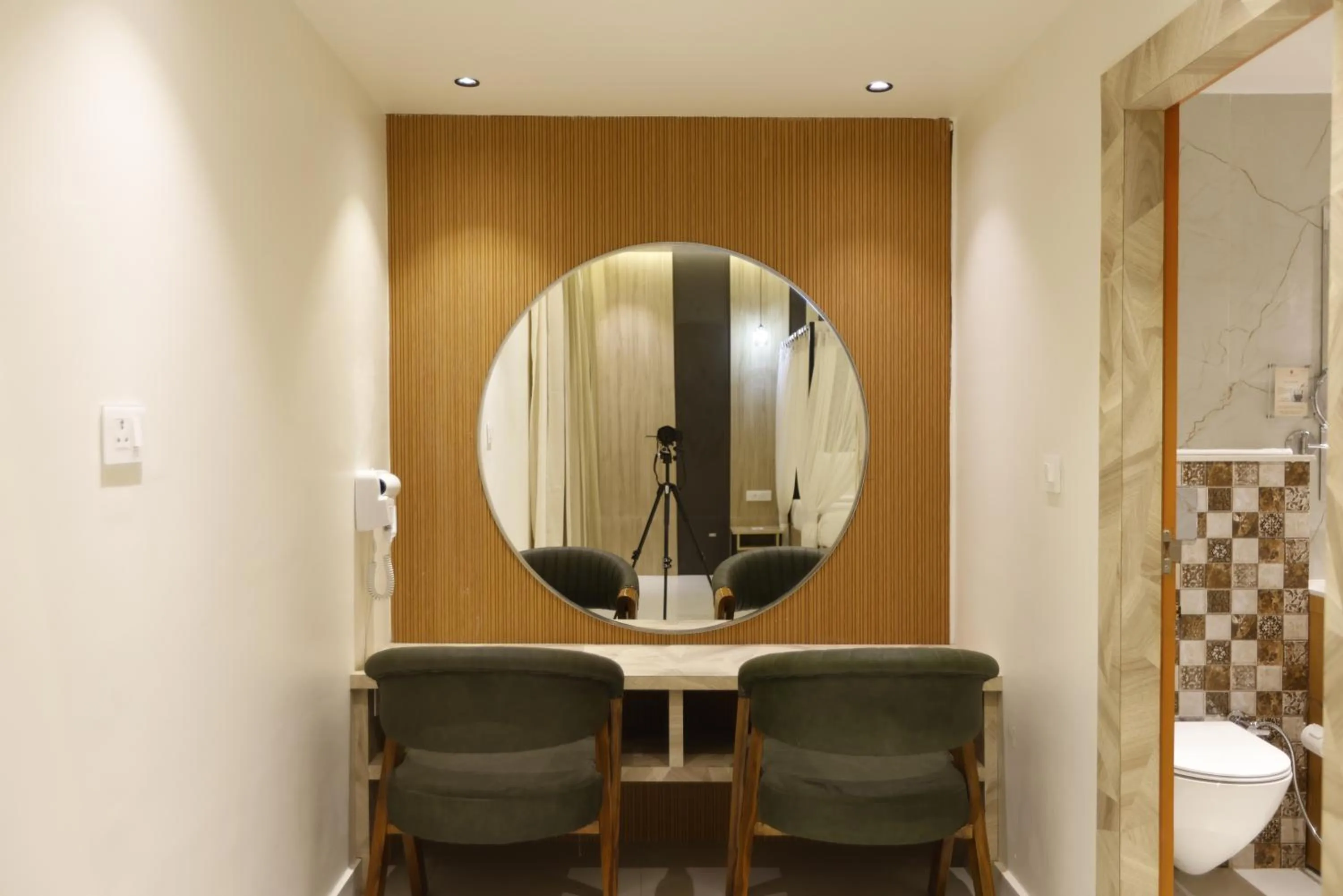 Area and facilities in Pride Premier Solitaire