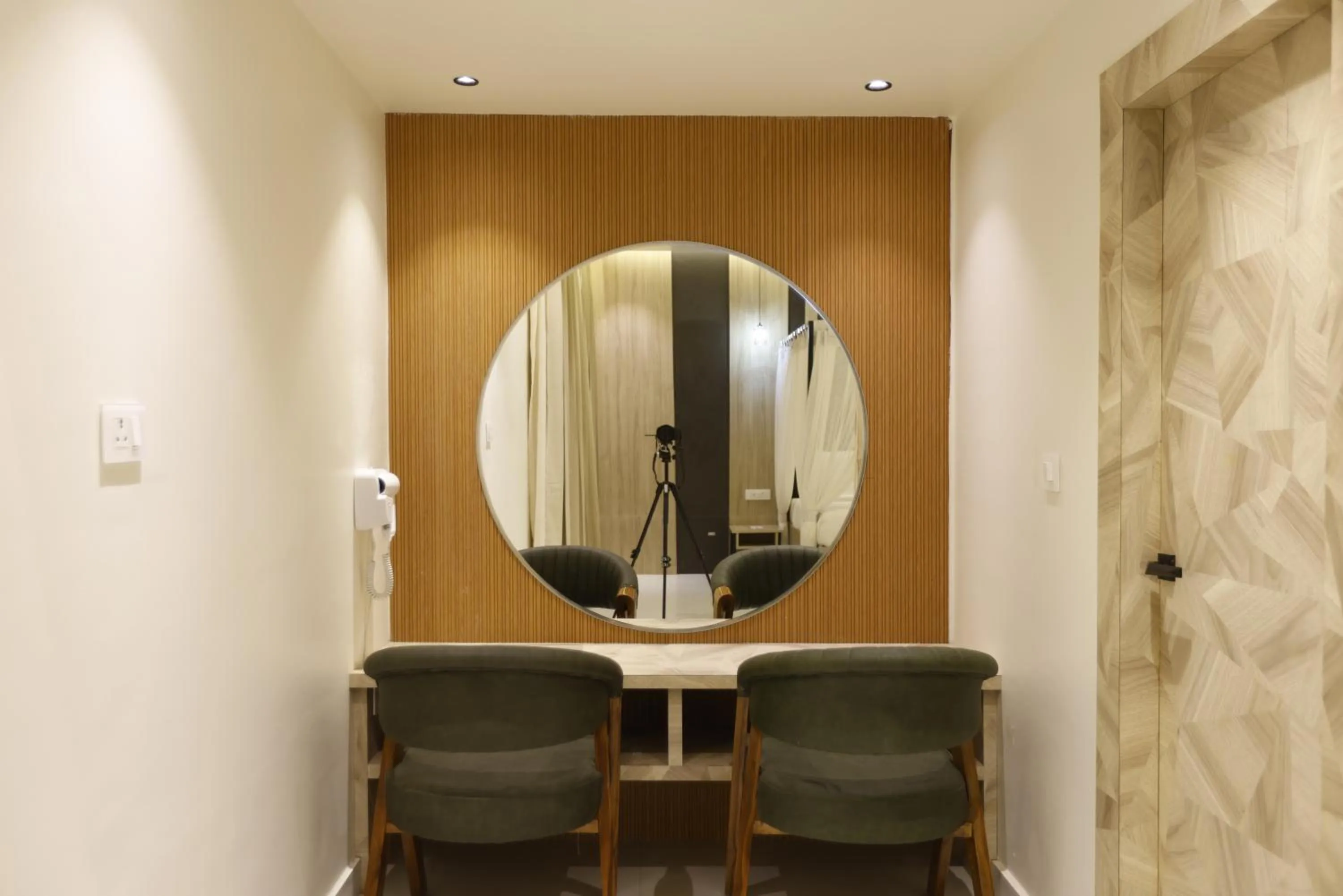 Area and facilities in Pride Premier Solitaire