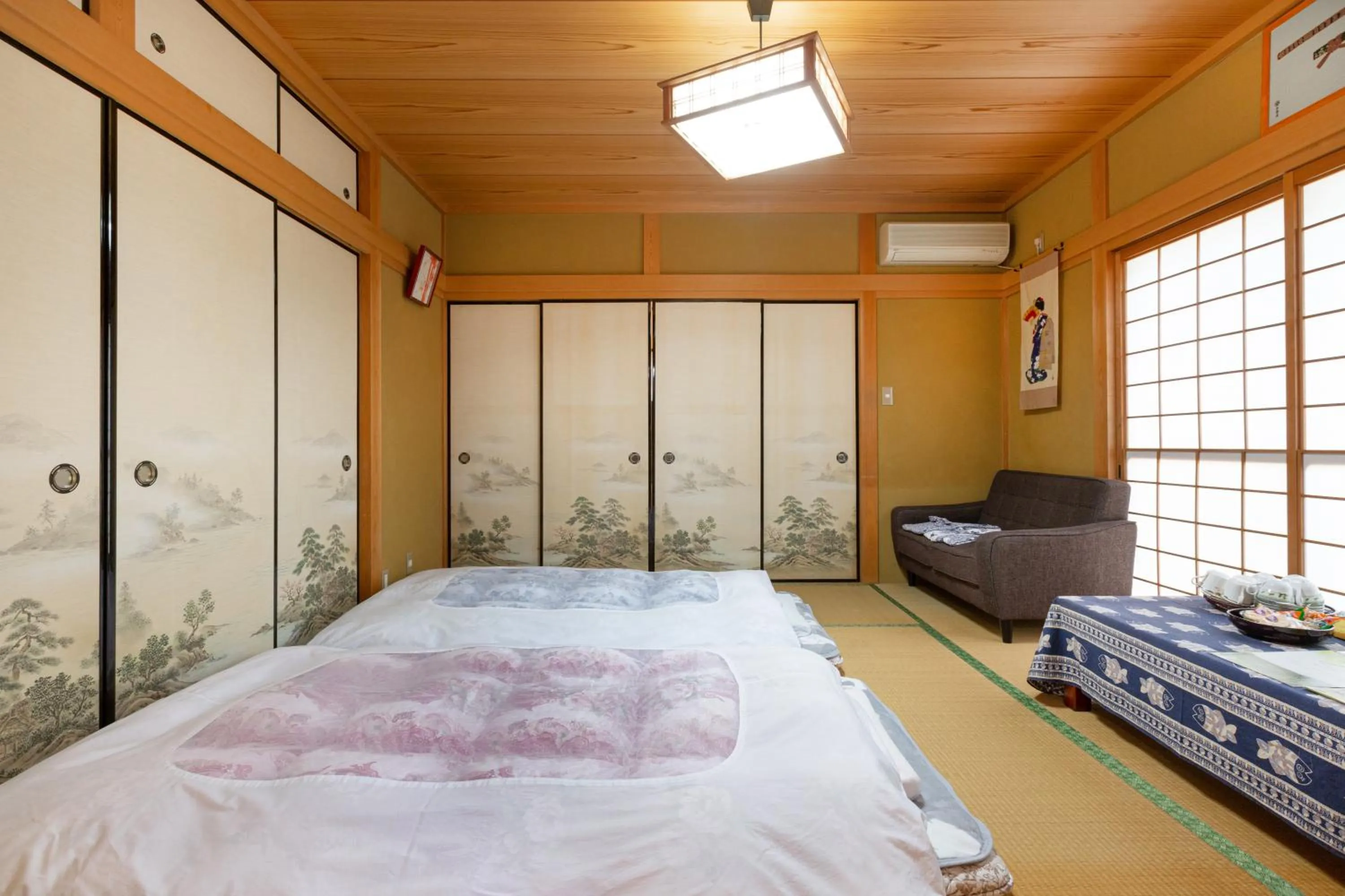 Photo of the whole room, Bed in AbbeyRoad Inn Seika