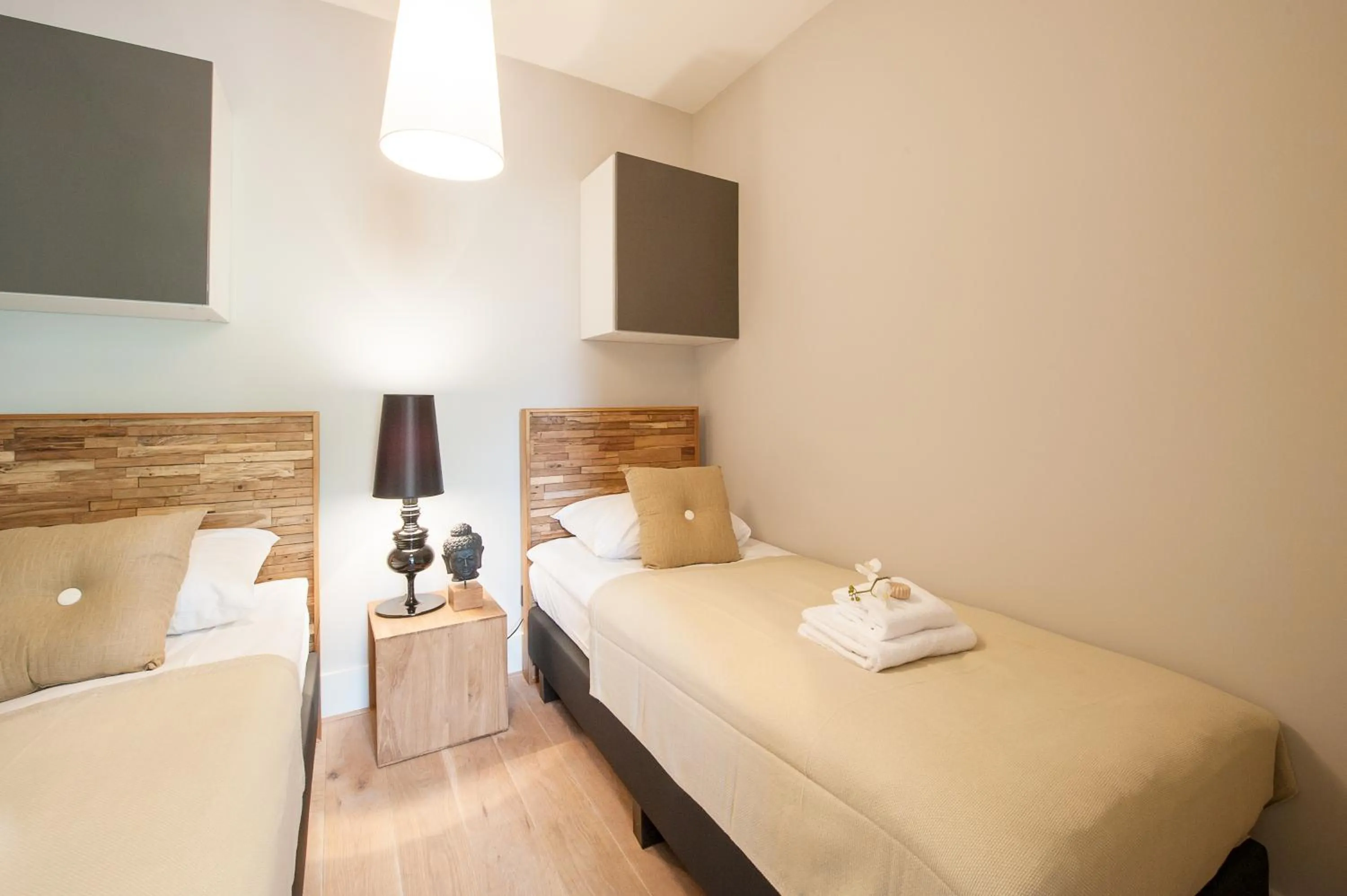 Bedroom, Bed in Museumpark Apartments