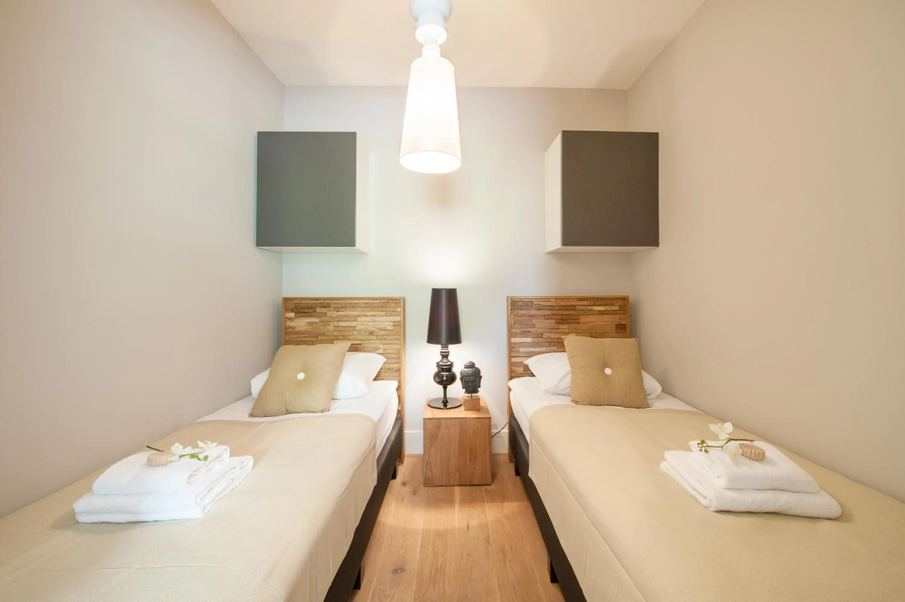 Bedroom, Bed in Museumpark Apartments