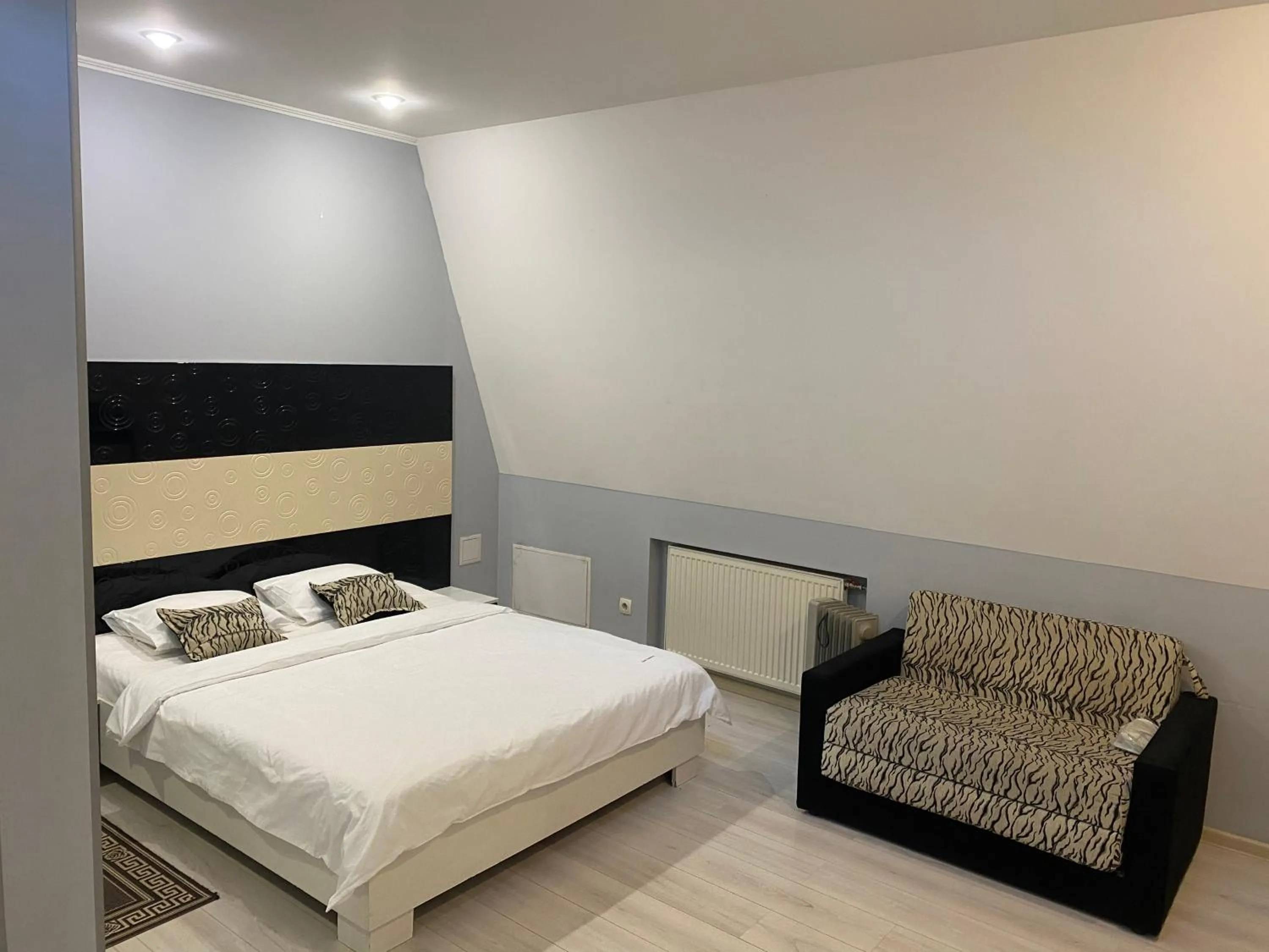 Bed in Best Season Apart Hotel