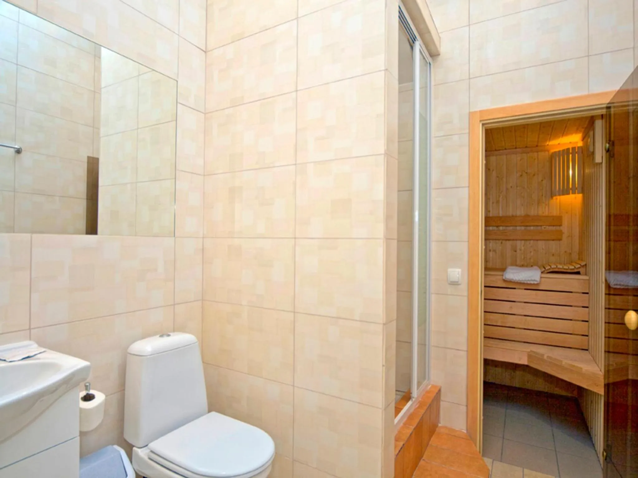 Toilet in Best Season Apart Hotel