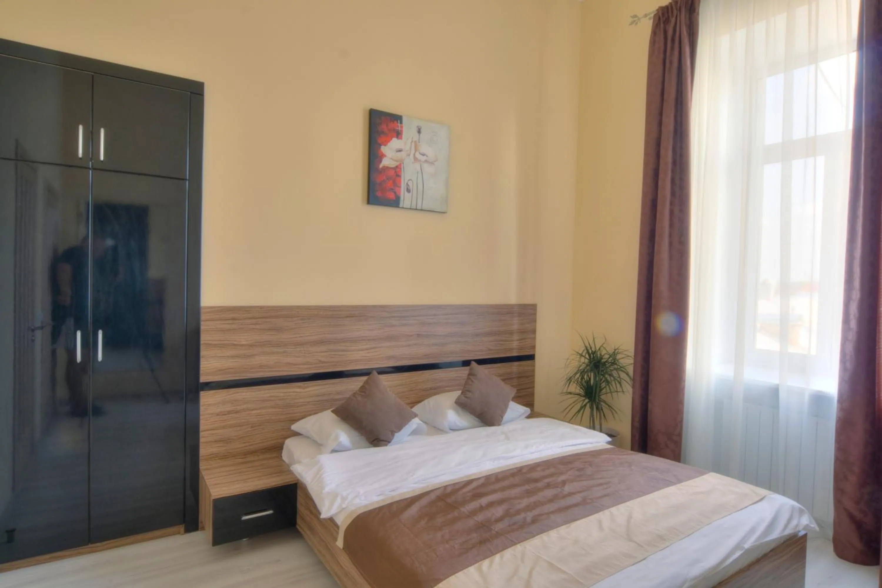 Bed in Best Season Apart Hotel