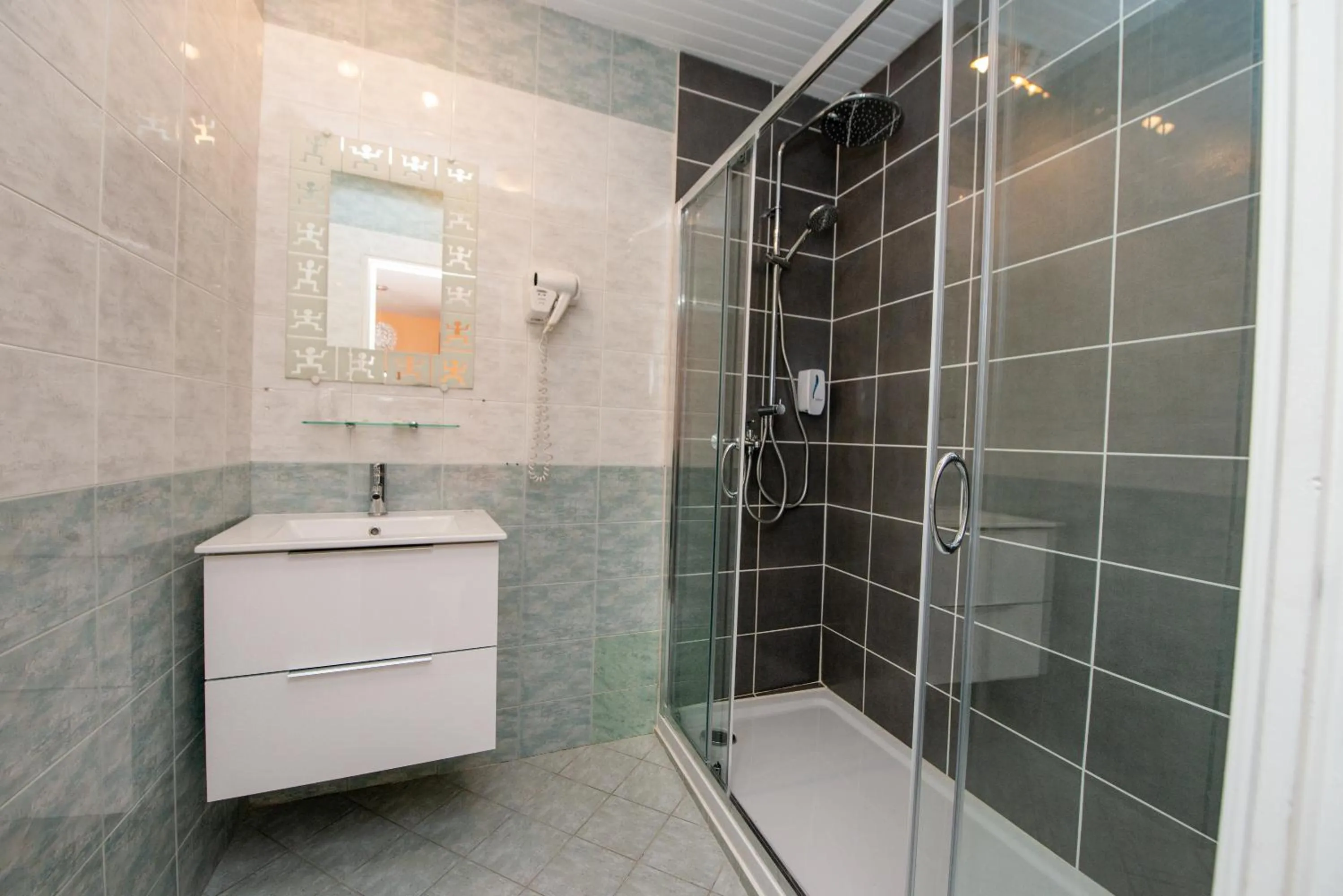 Shower in Hotel du Levant