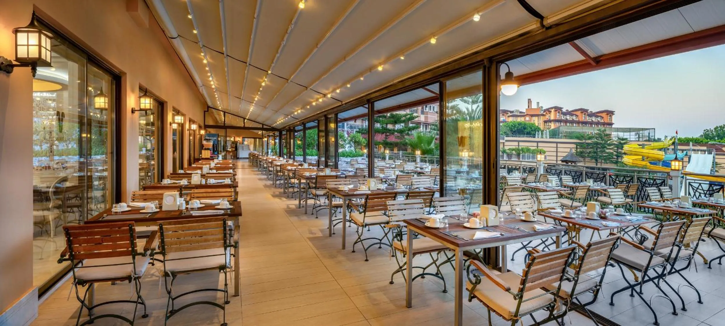 Restaurant/places to eat in Villa Side Residence