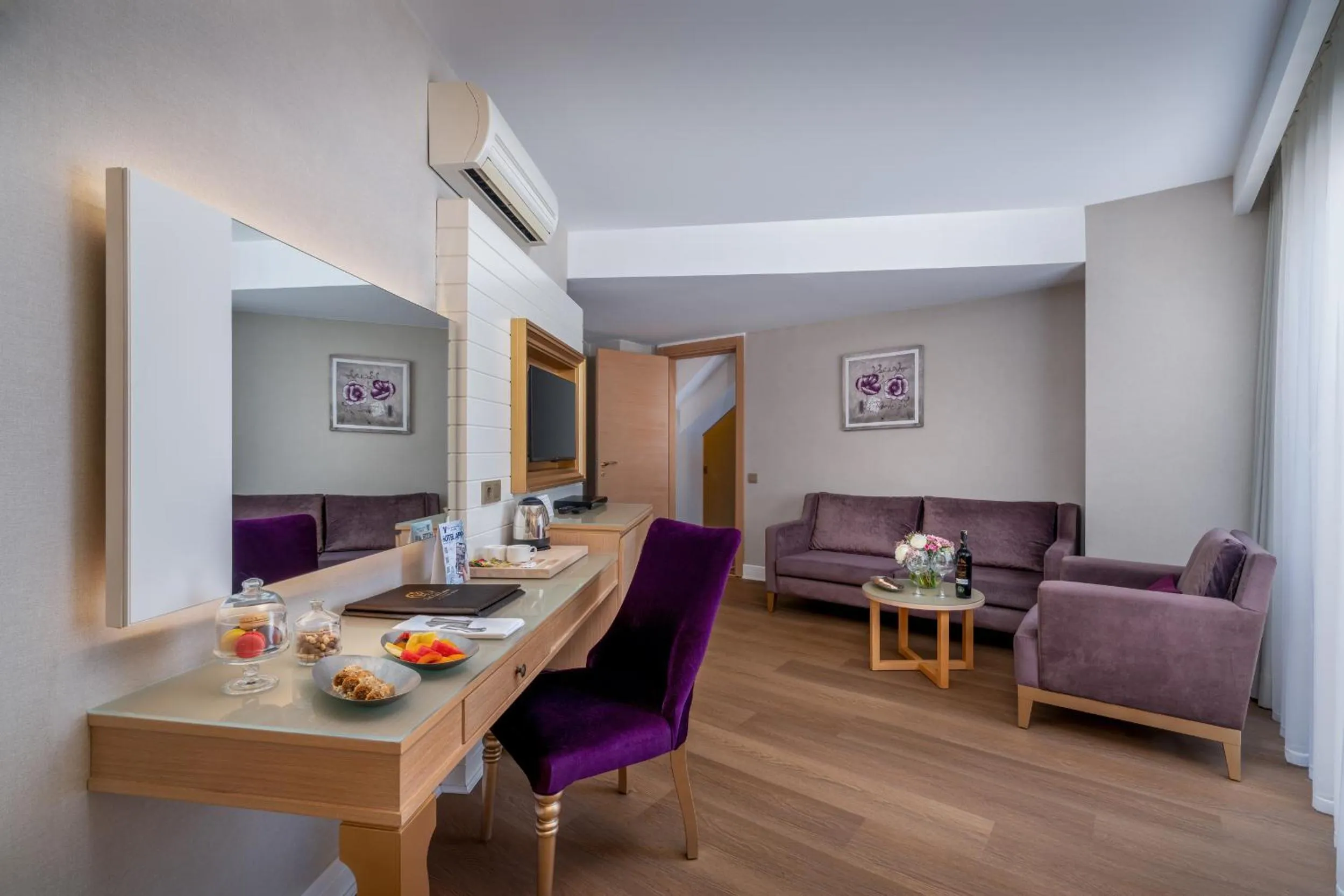 TV and multimedia in Villa Side Residence