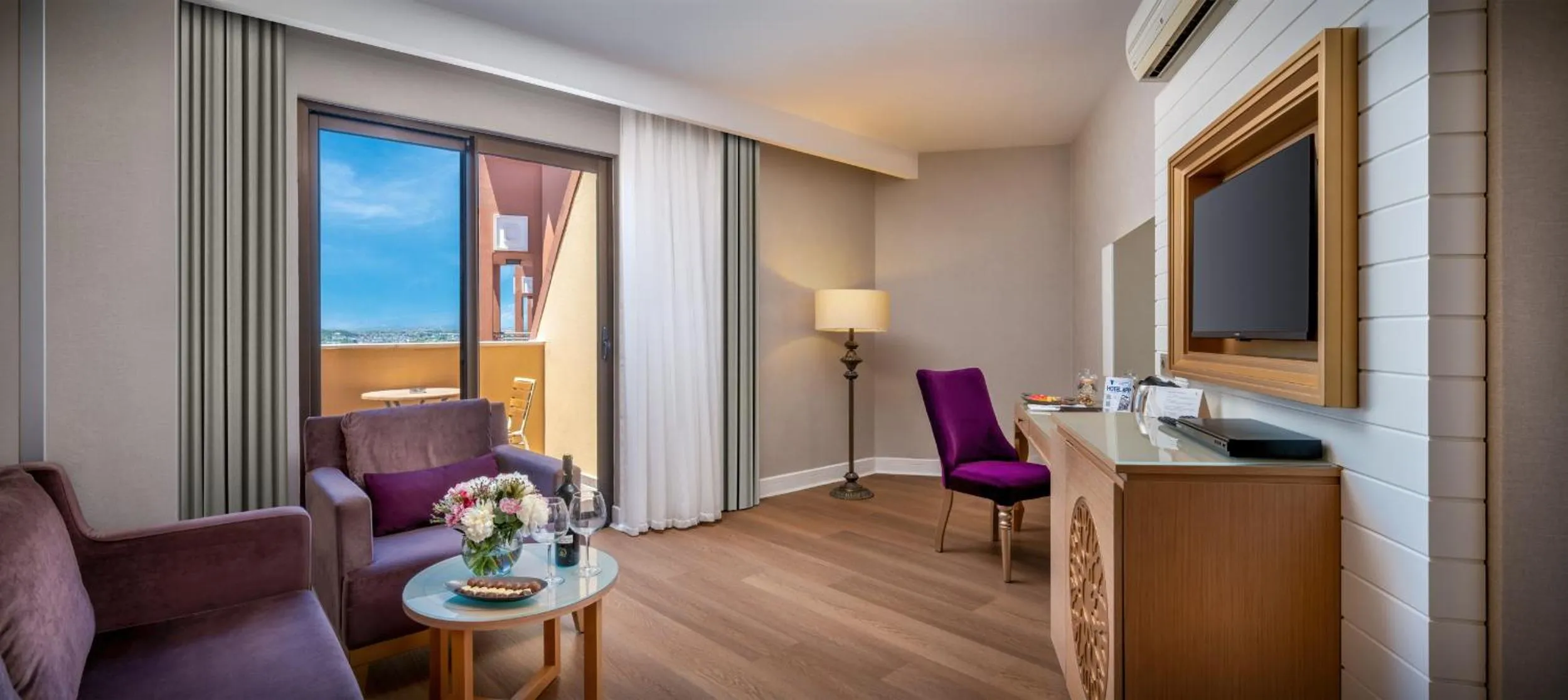 TV and multimedia in Villa Side Residence