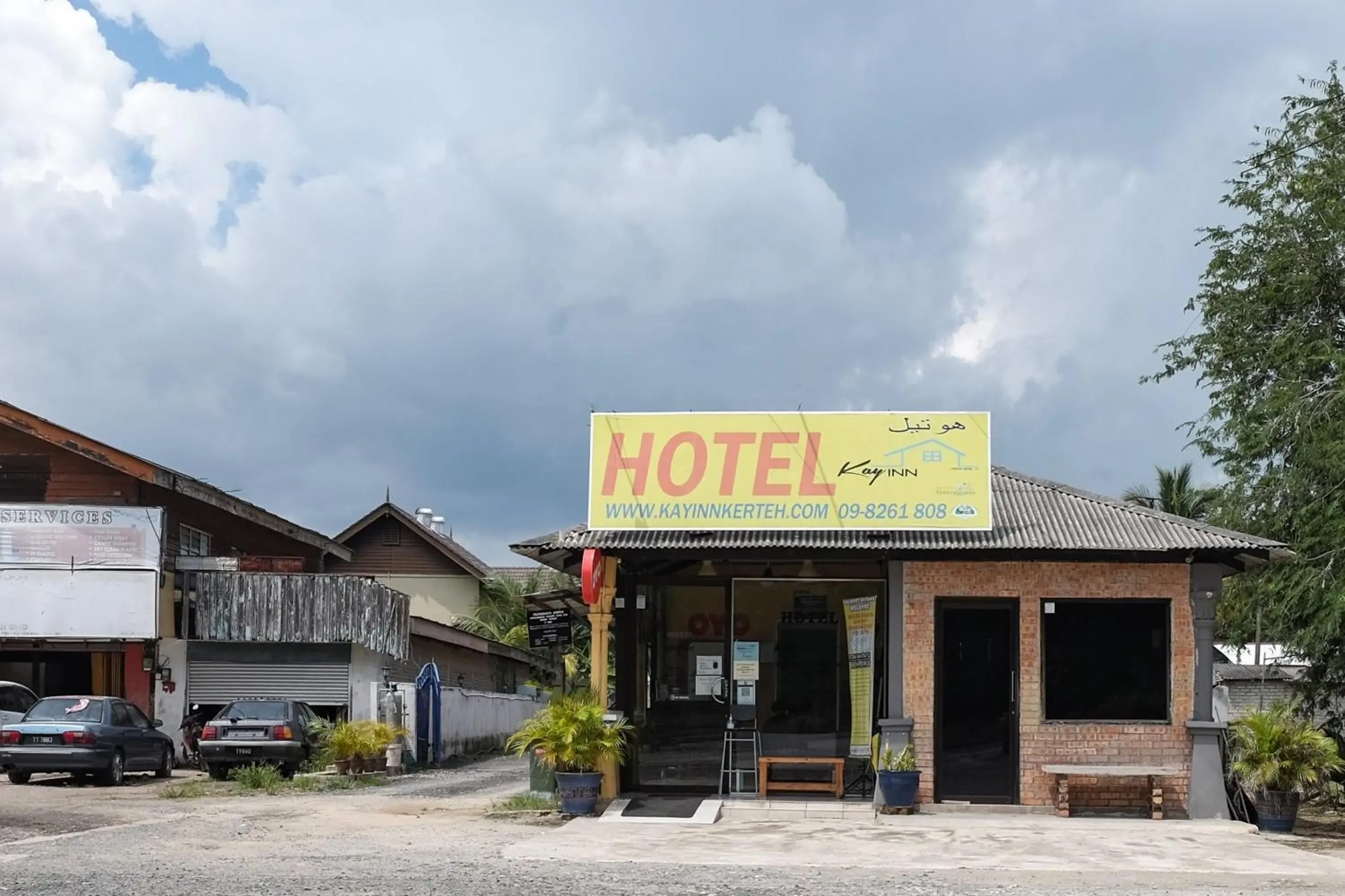 Facade/entrance in OYO 90080 Kay Inn Kerteh