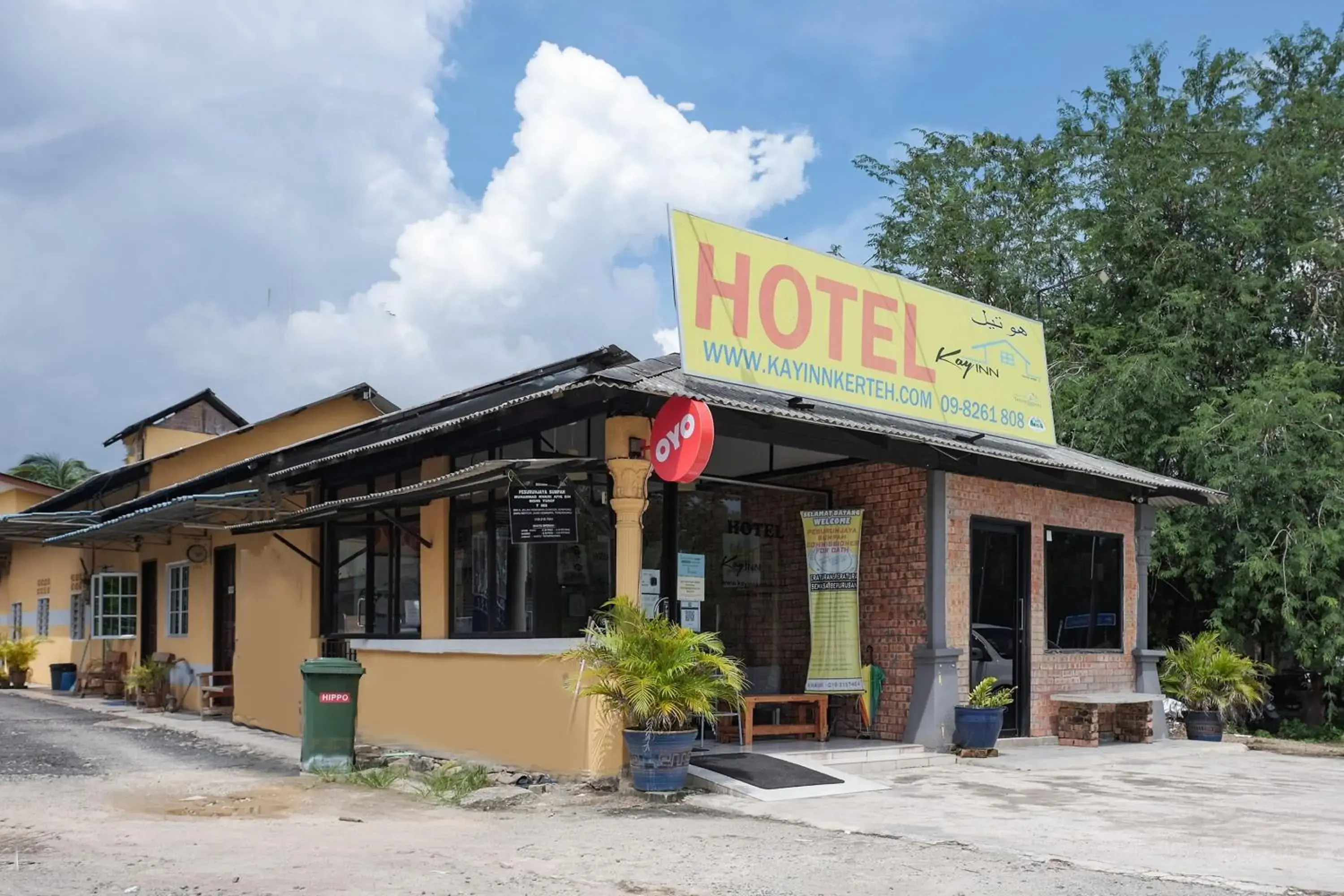 Facade/entrance in OYO 90080 Kay Inn Kerteh