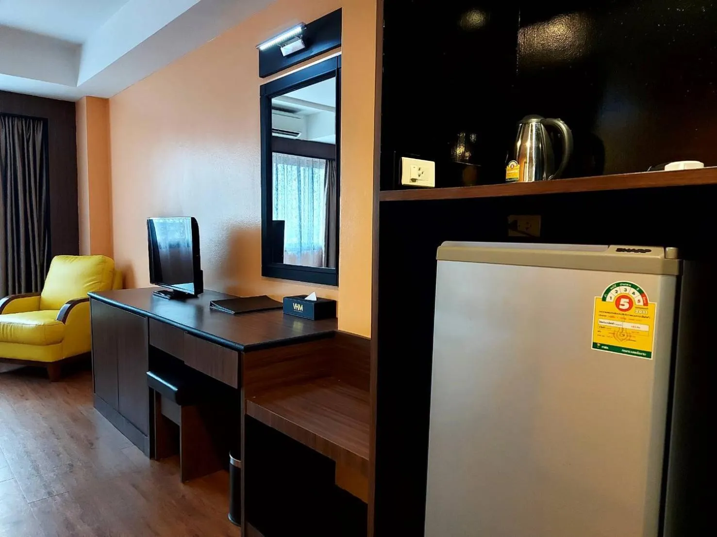 Communal lounge/ TV room in M Hotel Danok