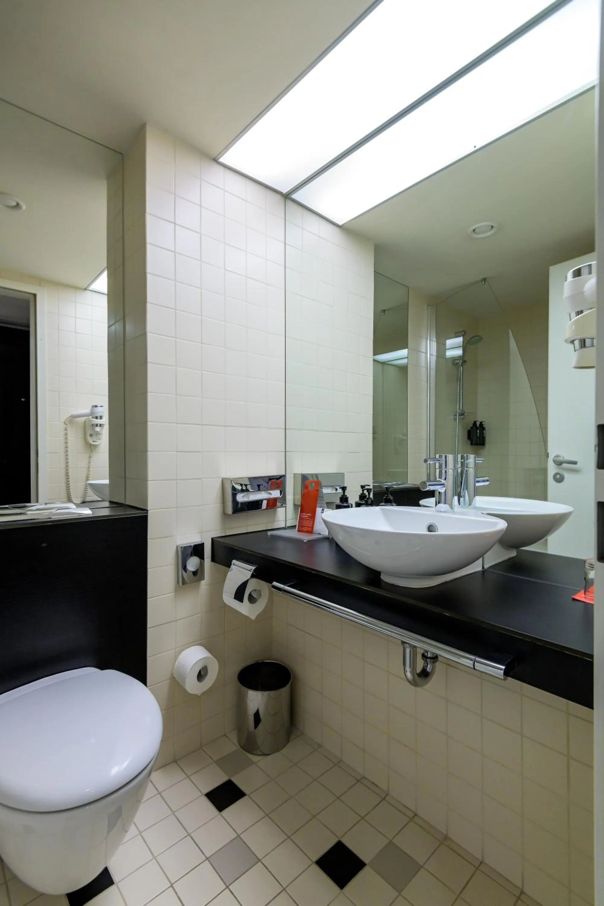 Bathroom in Ramada Plaza by Wyndham Bucharest Convention Center