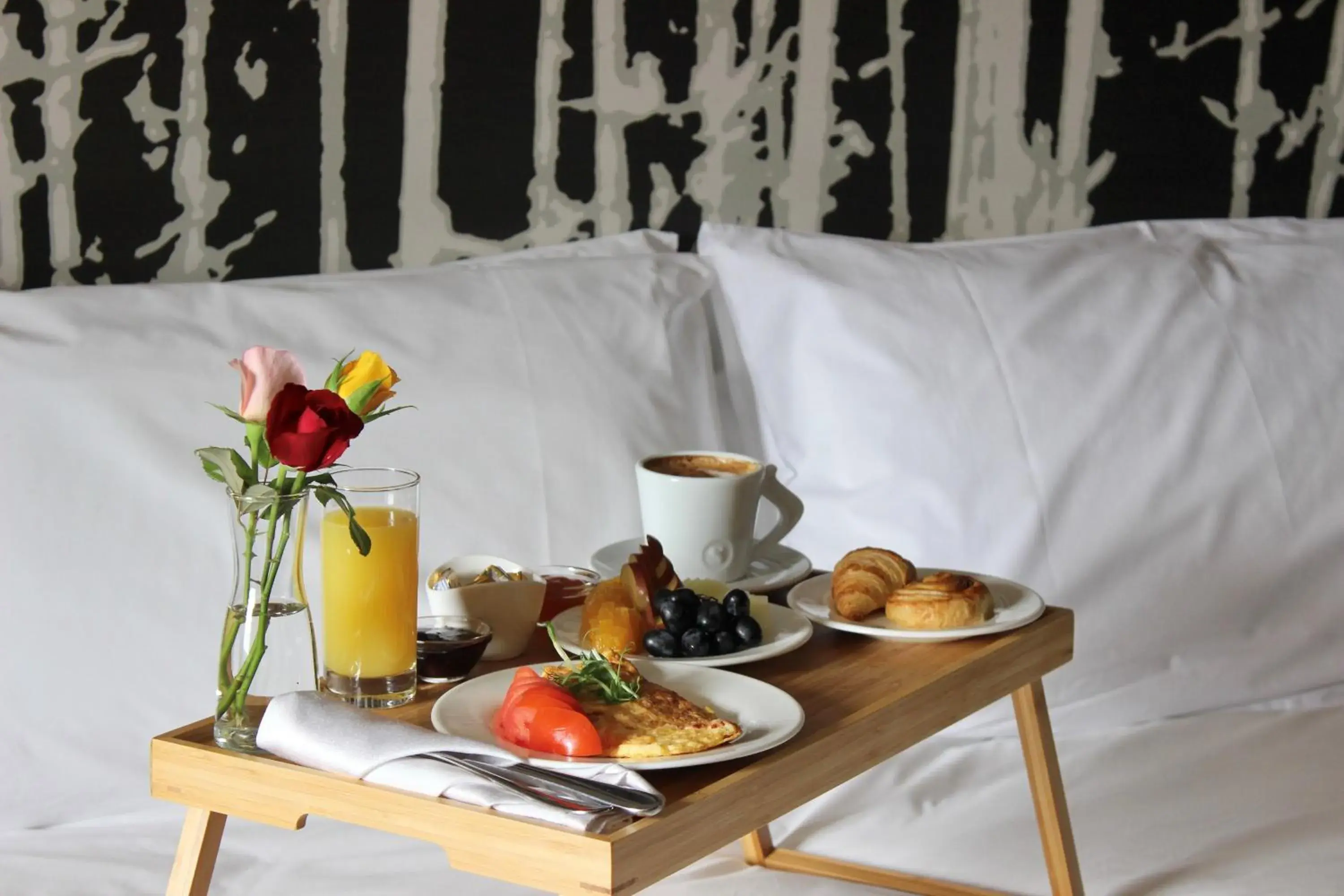 Food and drinks, Bed in Ramada Plaza by Wyndham Bucharest Convention Center Food and drinks, Bed in Ramada Plaza by Wyndham Bucharest Convention Center