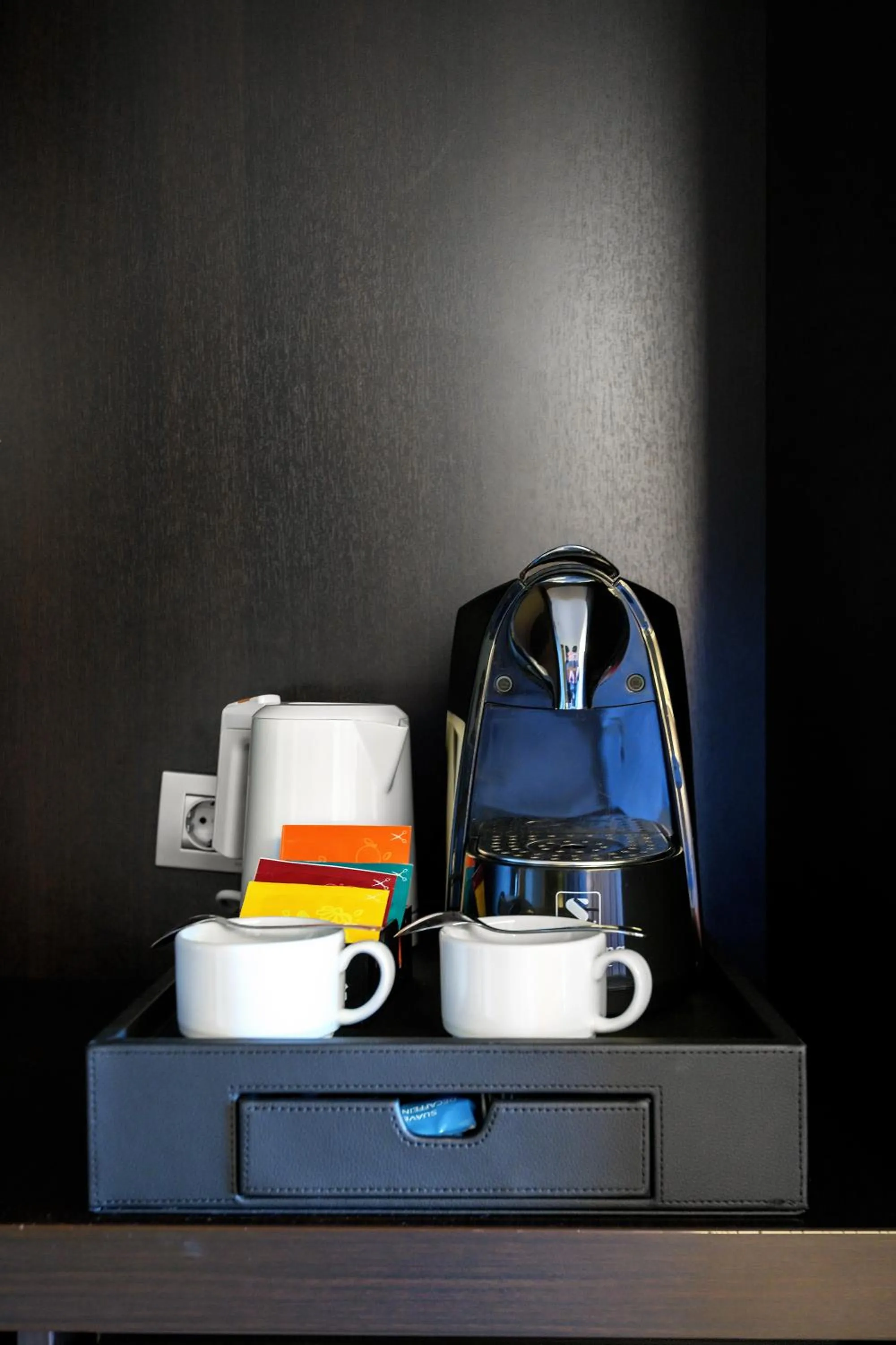 Coffee/tea facilities in Ramada Plaza by Wyndham Bucharest Convention Center