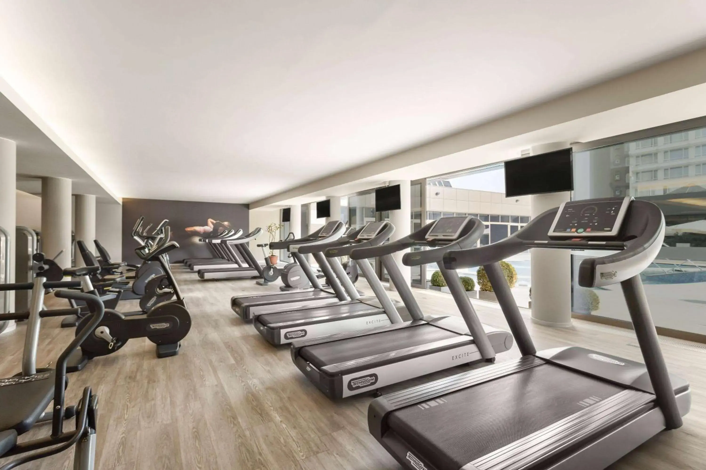 Fitness centre/facilities in Ramada Plaza by Wyndham Bucharest Convention Center Fitness centre/facilities in Ramada Plaza by Wyndham Bucharest Convention Center