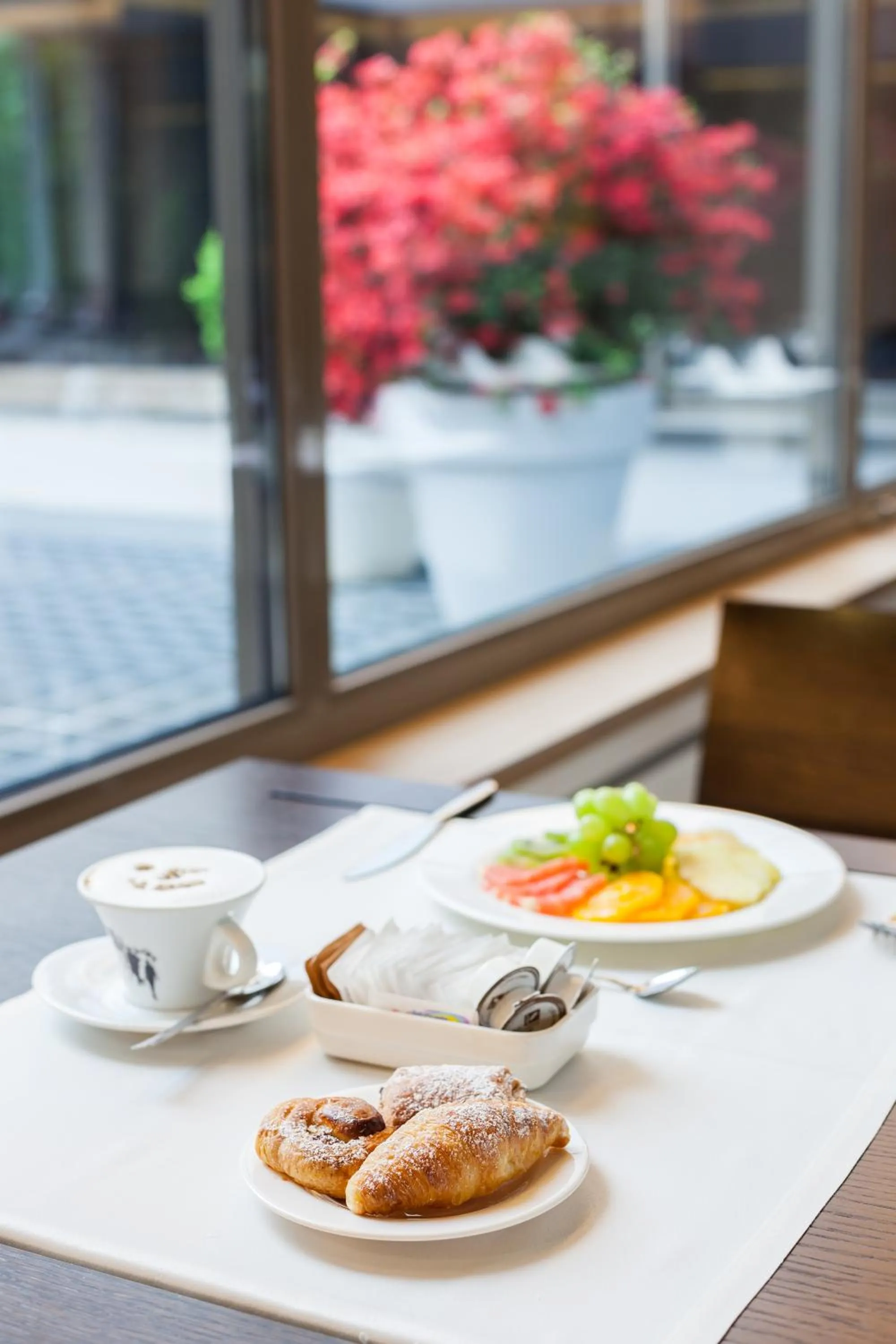 Restaurant/places to eat in Ramada Plaza by Wyndham Bucharest Convention Center