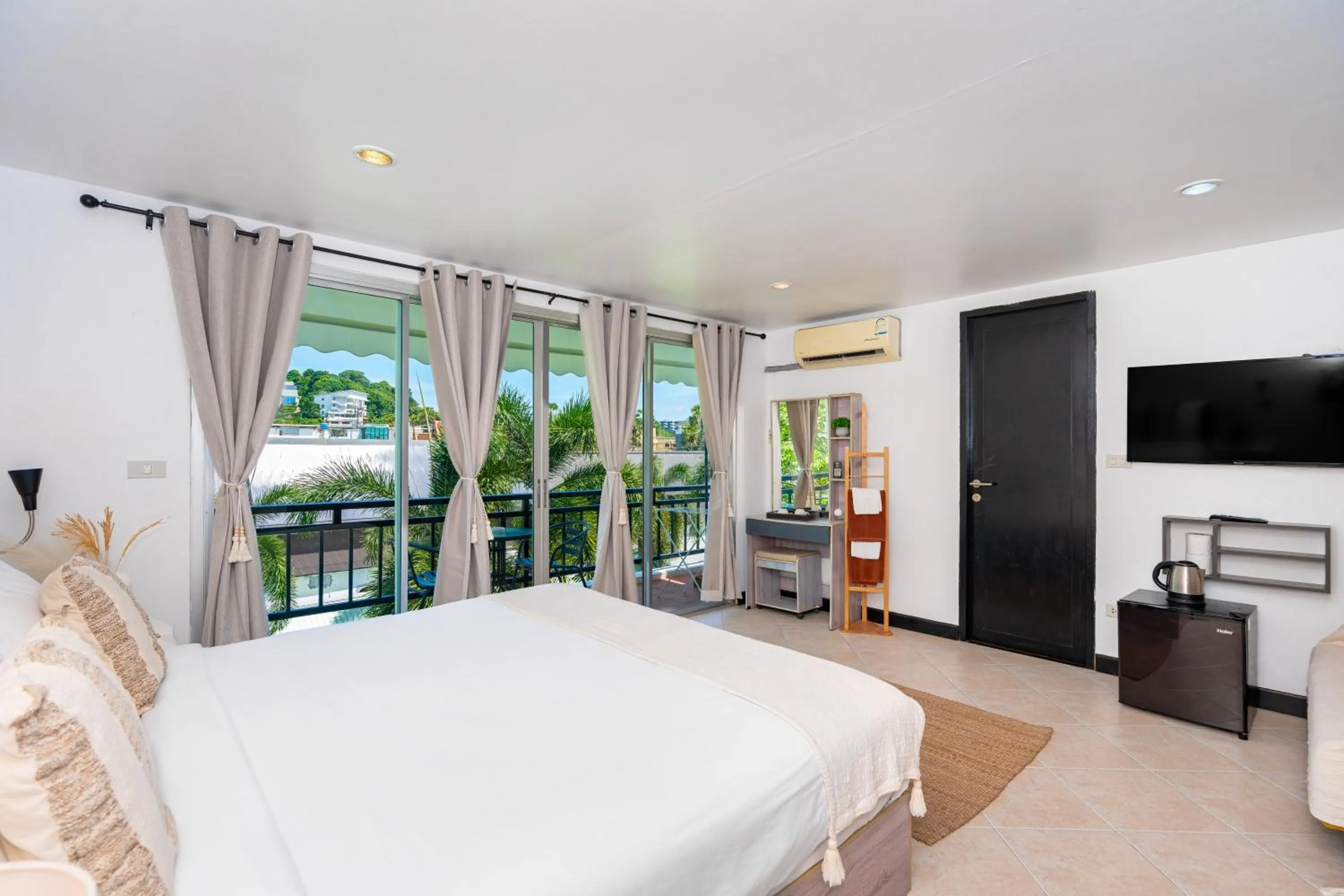 Bedroom, Bed in Kata Station Boutique Hotel