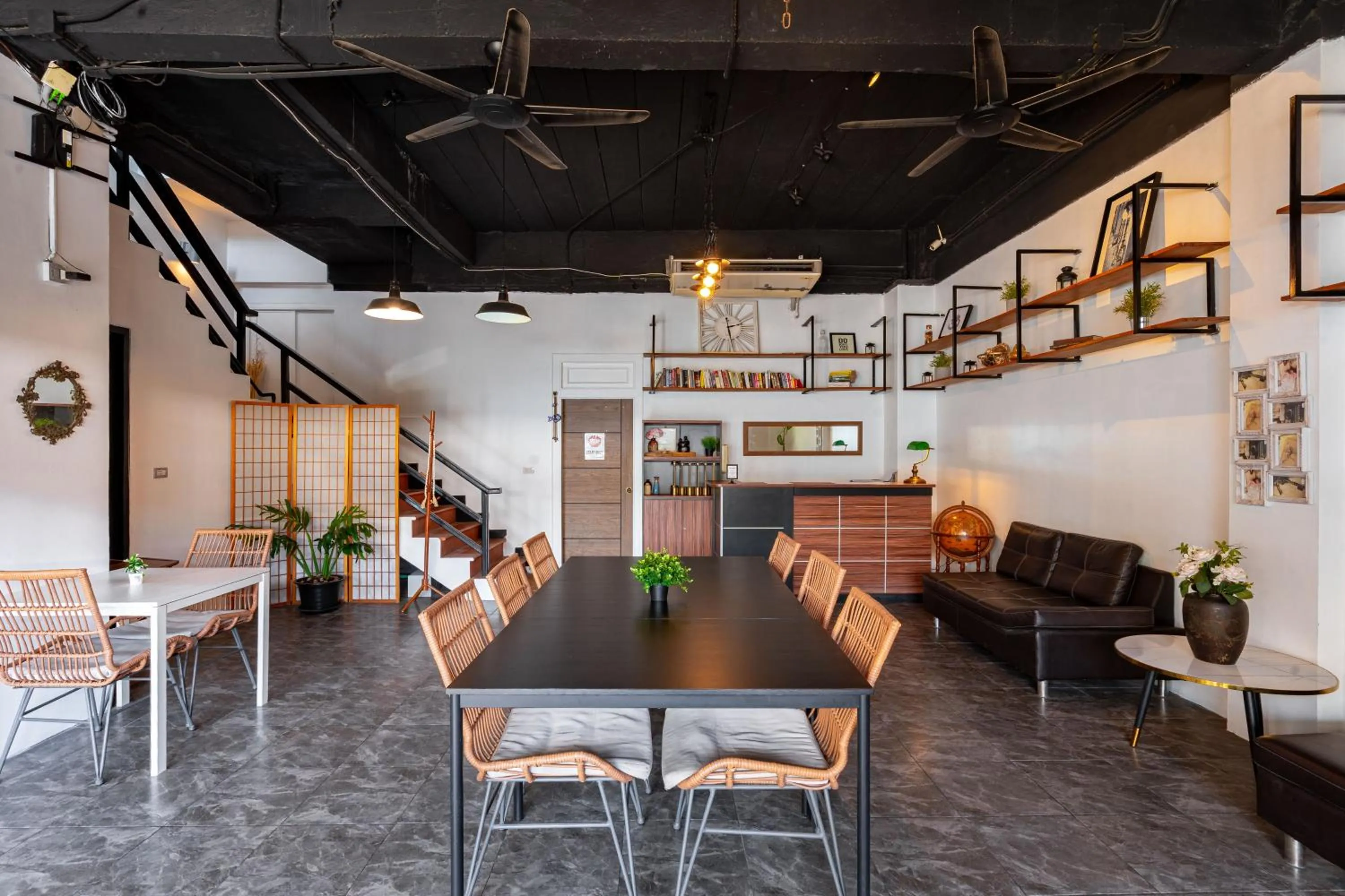 Restaurant/places to eat in Kata Station Boutique Hotel