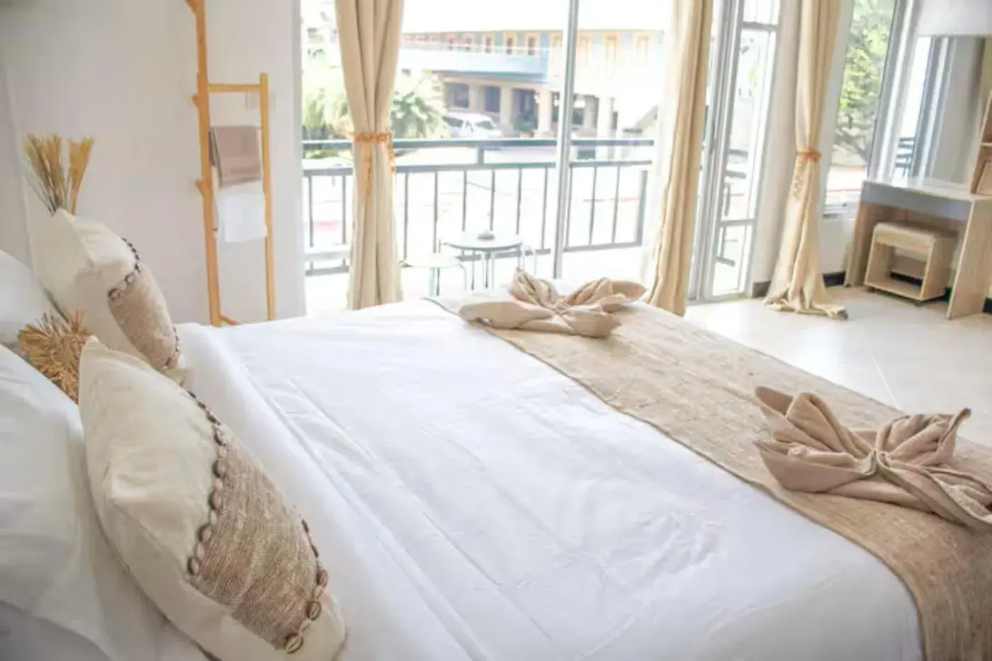 Deluxe Double Room with Bath in Kata Station Boutique Hotel Deluxe Double Room with Bath in Kata Station Boutique Hotel